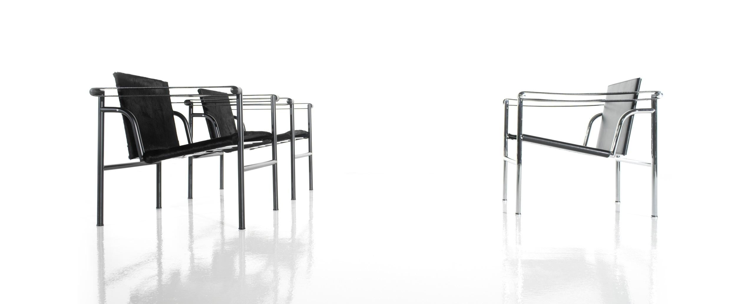 https://a.1stdibscdn.com/set-of-two-lc1-chairs-by-le-corbusier-jeanneret-charlotte-perriand-by-cassina-for-sale-picture-9/f_14272/f_311093821667382558139/lc1_10_master.jpg