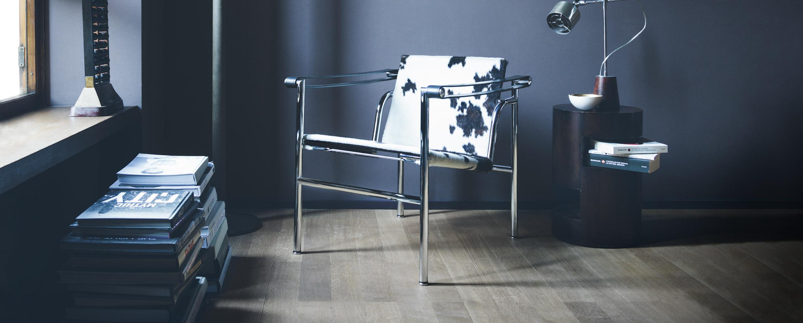 https://a.1stdibscdn.com/le-corbusier-pierre-jeanneret-charlotte-perriand-lc1-chair-by-cassina-for-sale-picture-4/f_14272/f_390406121711625451671/lc1_1_master.jpg