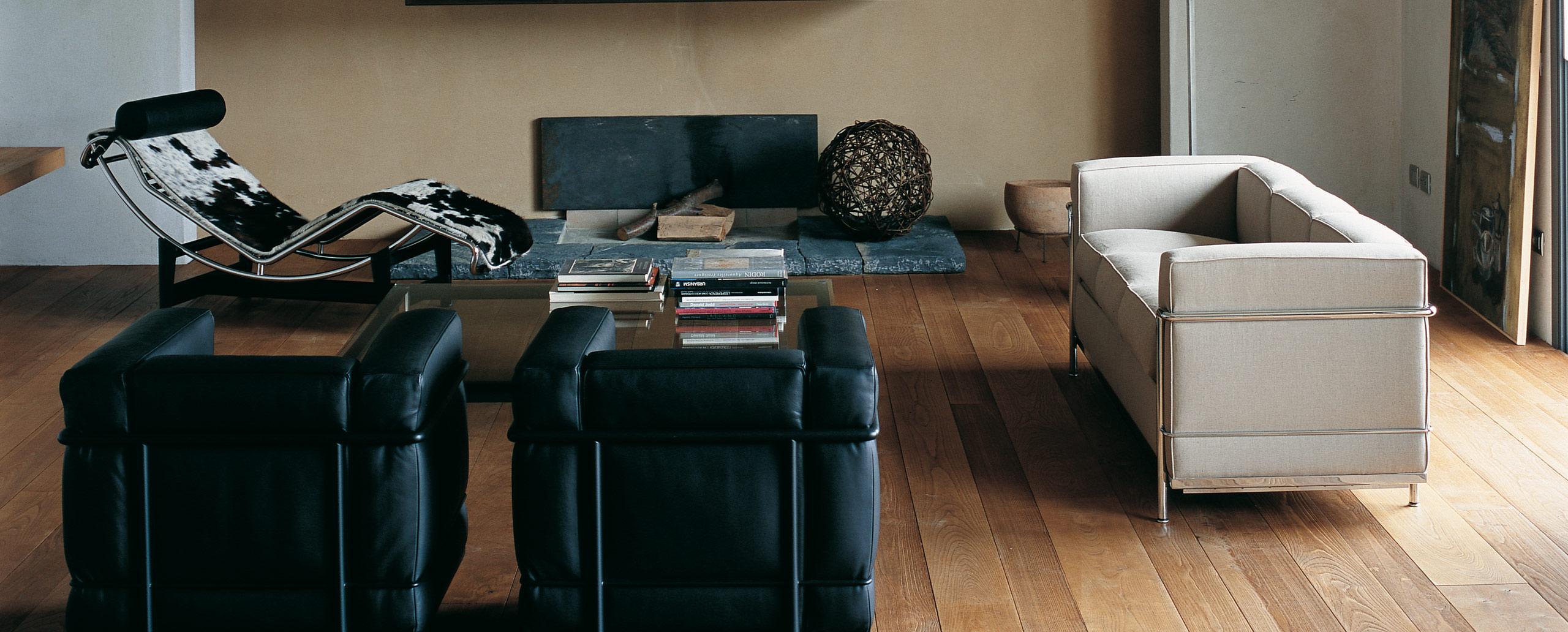https://a.1stdibscdn.com/le-corbusier-pierre-jeanneret-charlotte-perriand-lc2-divano-two-seat-sofa-for-sale-picture-4/f_14272/f_305865621664266524935/lc2_divano_3_master.jpg