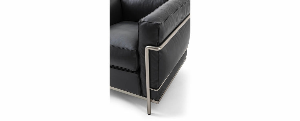 https://a.1stdibscdn.com/le-corbusier-jeanneret-charlotte-perriand-lc3-fauteuil-by-cassina-for-sale-picture-5/f_14272/f_470814721760690025471/lc2_durable_13_master.jpg