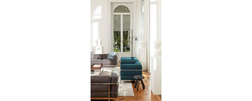 https://a.1stdibscdn.com/le-corbusier-jeanneret-charlotte-perriand-lc3-fauteuil-by-cassina-for-sale-picture-7/f_14272/f_324913321675078930239/lc3_durable_2_master.jpg