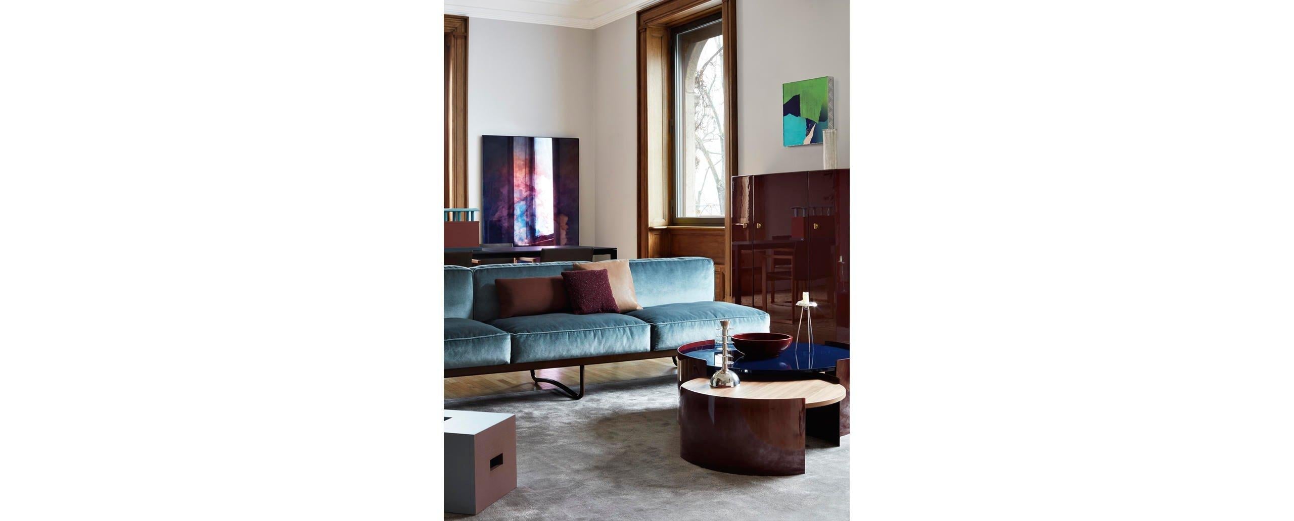https://a.1stdibscdn.com/le-corbusier-p-jeanneret-charlotte-perriand-lc5-black-leather-sofa-by-cassina-for-sale-picture-5/f_14272/f_393755721713775303080/lc5_bowy_tavolini_bramante_tabouret_nantes_reze_in_touch_2_master.jpg