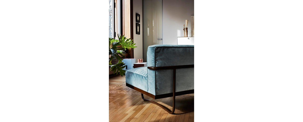 https://a.1stdibscdn.com/le-corbusier-pierre-jeanneret-charlotte-perriand-lc5-sofa-by-cassina-for-sale-picture-7/f_14272/f_324299221674738516863/lc5_tabouret_nantes_reze_in_touch_0_master.jpg