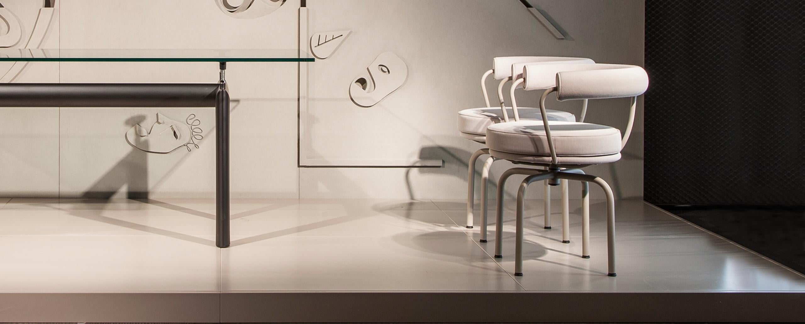 https://a.1stdibscdn.com/charlotte-perriand-lc7-chair-by-cassina-for-sale-picture-3/f_14272/f_294528121657103635291/lc7_4_master.jpg