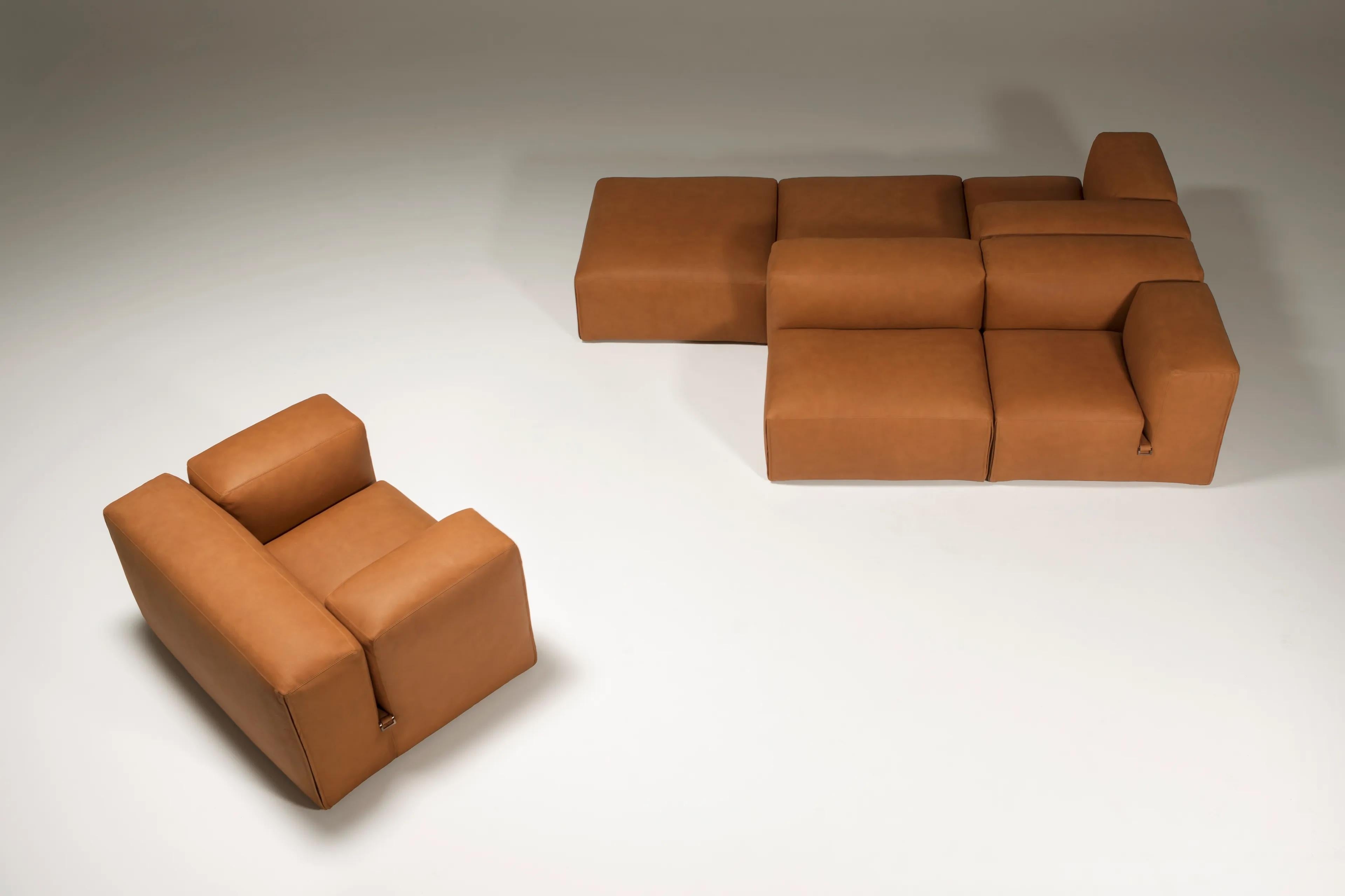 https://a.1stdibscdn.com/le-mura-sofa-in-leather-by-mario-bellini-for-tacchini-w-288-cm-11338-in-for-sale-picture-5/f_105752/f_463595321755799819247/le_mura_pelle_tacchini_italia_forniture_598567_rel778277b0_master.jpeg