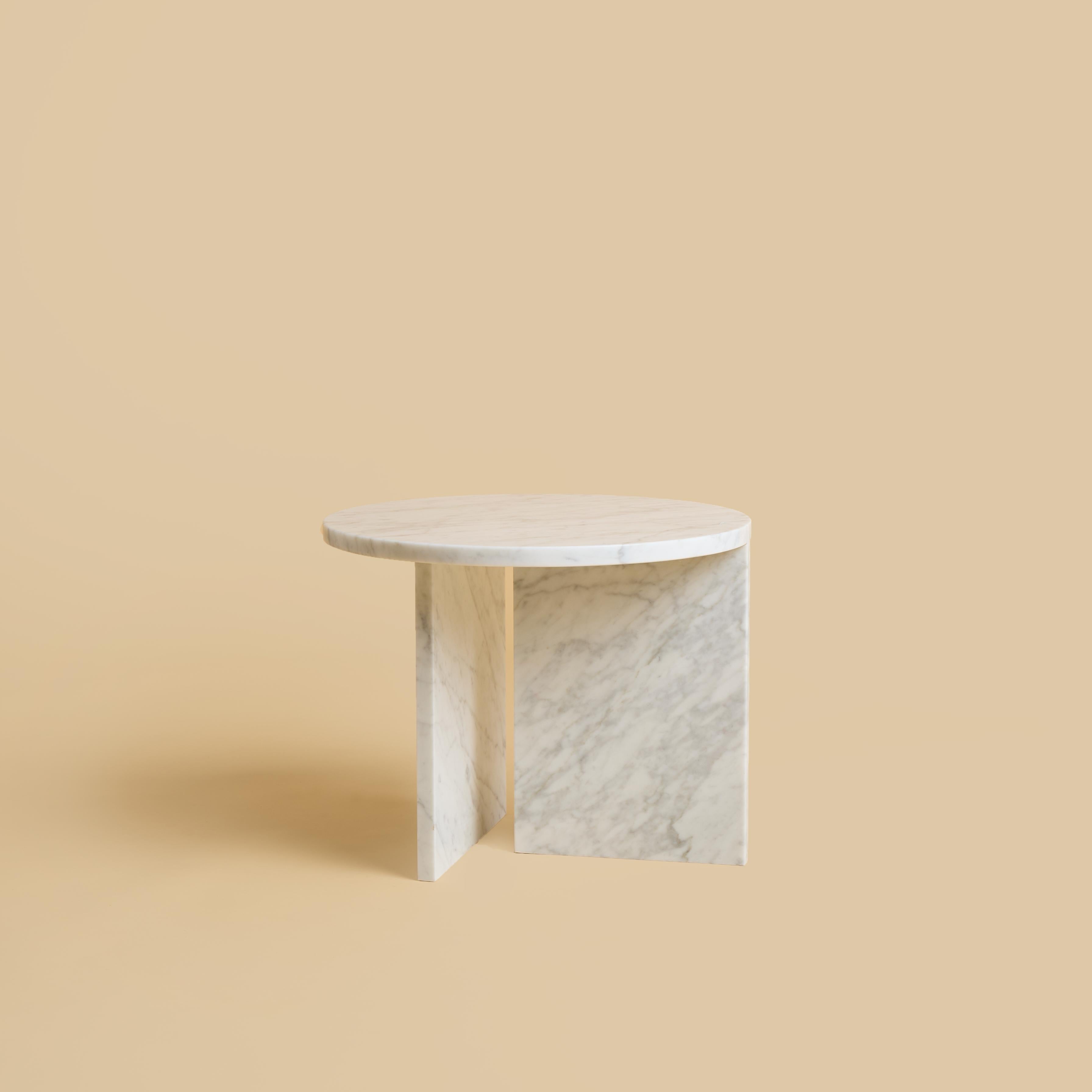 https://a.1stdibscdn.com/carrara-marble-circular-coffee-table-made-in-italy-for-sale-picture-5/f_80972/f_340105721682603857314/lebanto_01_04_230356_master.jpg