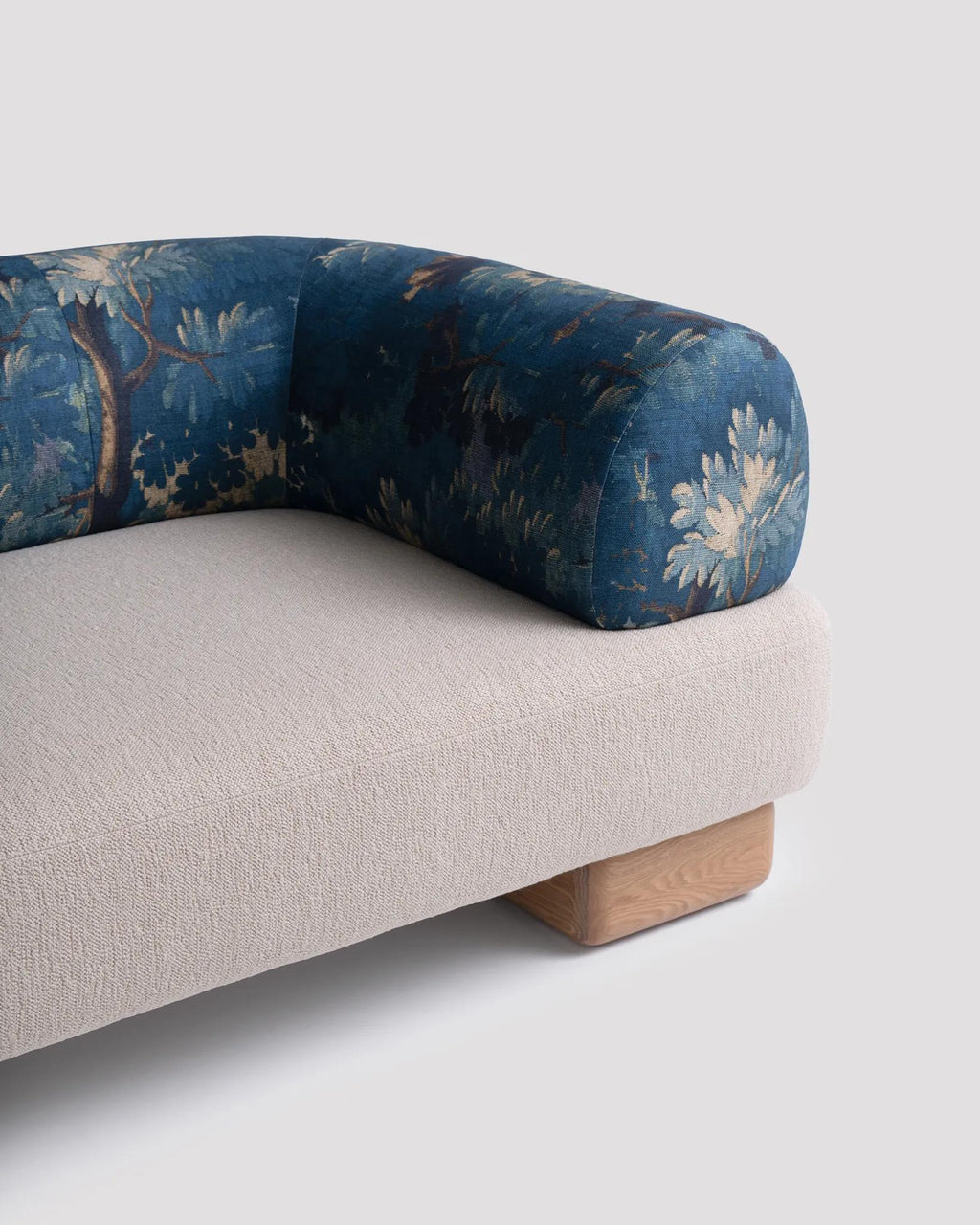 https://a.1stdibscdn.com/linden-sofa-daybed-by-parc-for-sale-picture-5/f_107042/f_474072321762439737543/linden_sofa_arm_detail_jpg_master.jpeg