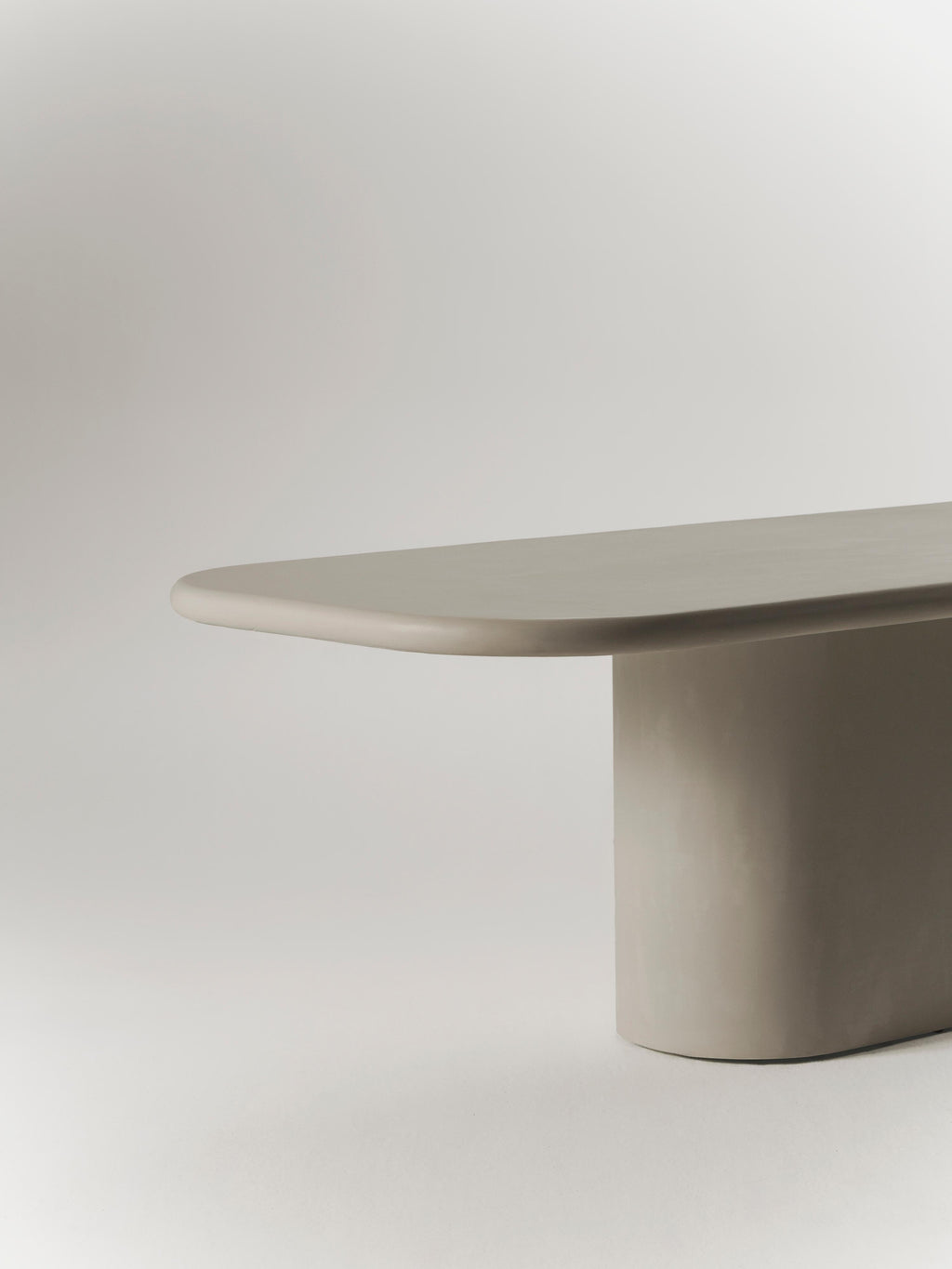https://a.1stdibscdn.com/lucca-microcement-dining-table-by-marlot-baus-for-sale-picture-3/f_106442/f_470850921760706530781/lucca_arena_5_b9007b03_82e1_4bf1_9ecb_95faa6e26284_master.jpg