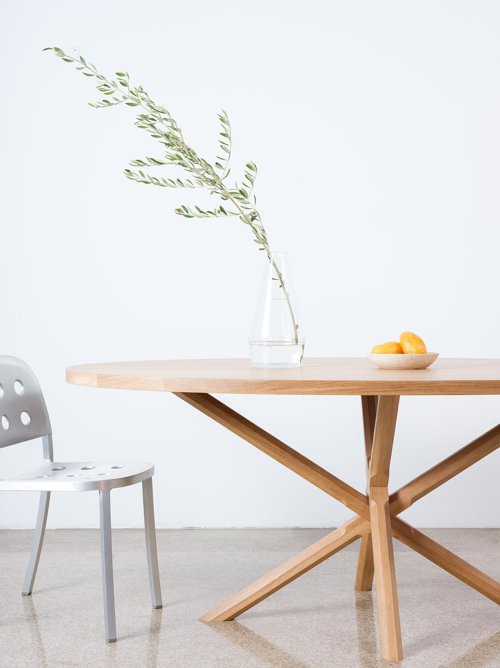 https://a.1stdibscdn.com/72-bond-oval-table-solid-oak-dining-table-by-lynnea-jean-for-sale-picture-4/f_81152/f_340223721682635681258/lynneajean_14_master.jpg