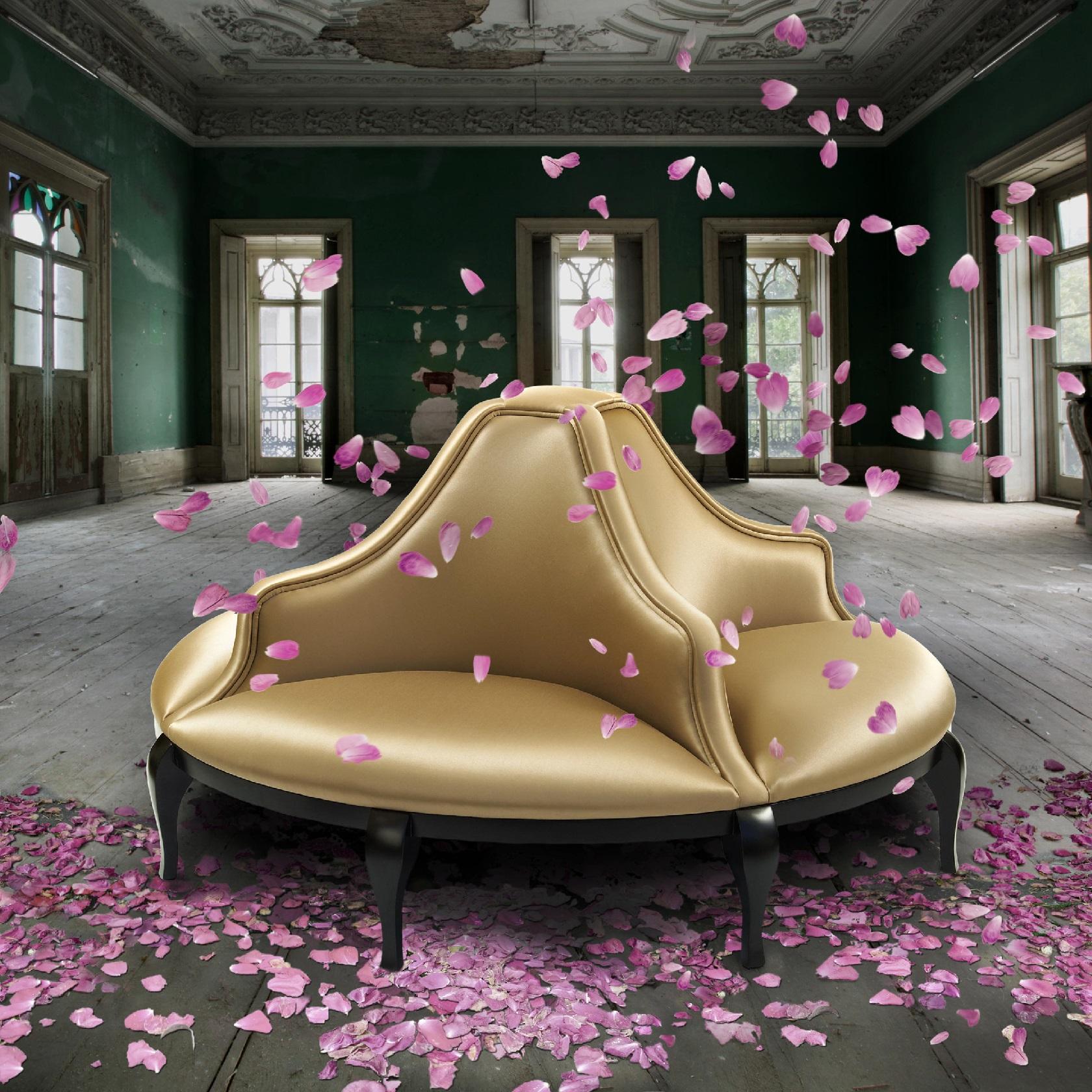 https://a.1stdibscdn.com/victorian-style-round-sofa-in-cotton-satin-for-sale-picture-3/f_27693/f_329277621677147593093/madeleine_120903_fetiche_h_master.jpg