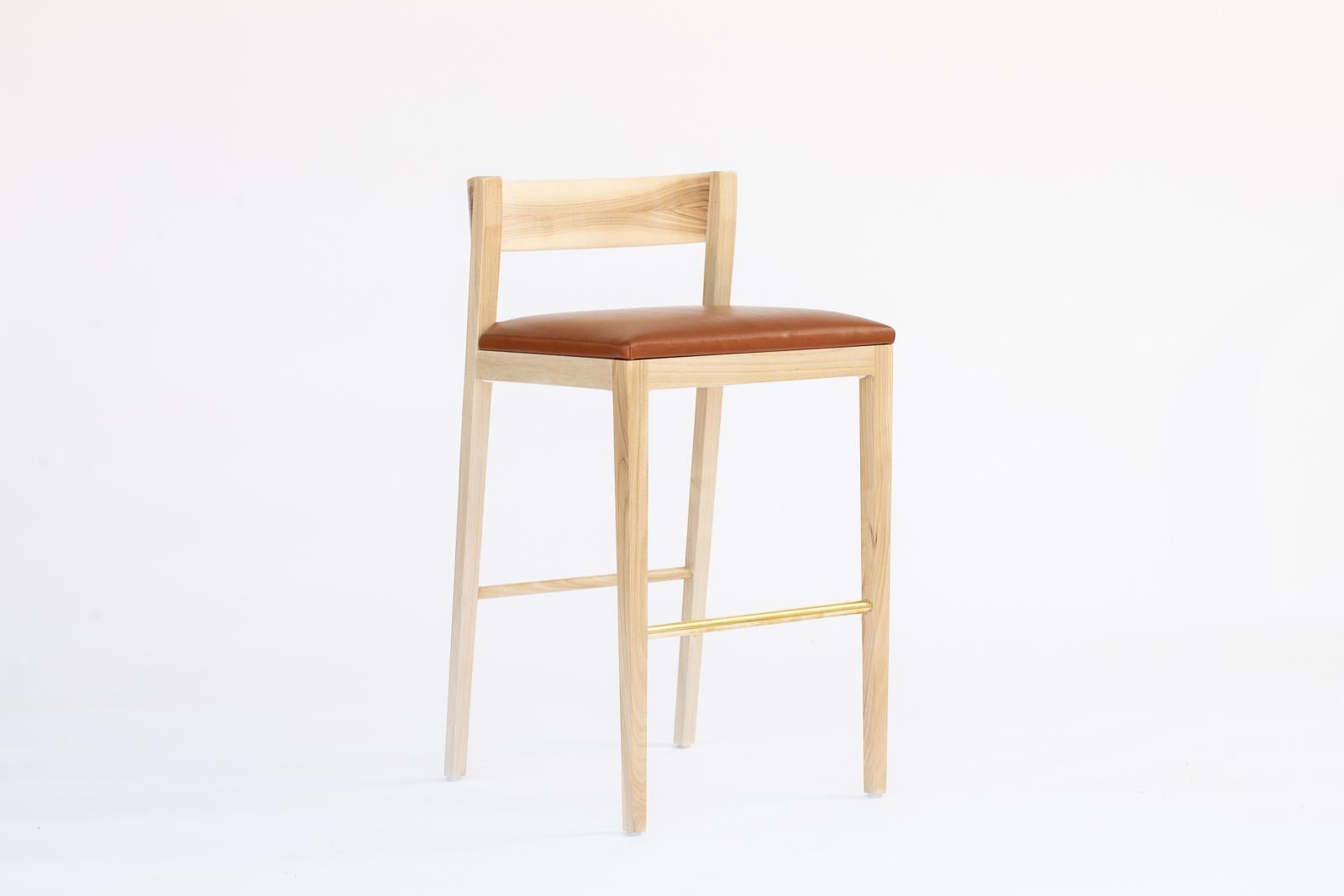 https://a.1stdibscdn.com/walnut-counter-stool-with-leather-upholstery-in-black-or-brown-leather-for-sale-picture-3/f_54442/f_211070521603409752954/mattwier_aumont1019_18_webres_master.jpg