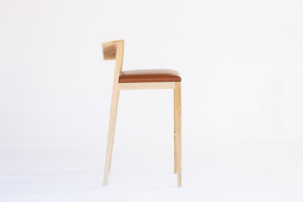 https://a.1stdibscdn.com/walnut-counter-stool-with-leather-upholstery-in-black-or-brown-leather-for-sale-picture-4/f_54442/f_211070521603409754060/mattwier_aumont1019_19_webres_master.jpg