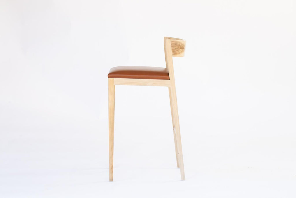 https://a.1stdibscdn.com/walnut-counter-stool-with-leather-upholstery-in-black-or-brown-leather-for-sale-picture-8/f_54442/f_211070521603409757953/mattwier_aumont1019_23_webres_master.jpg