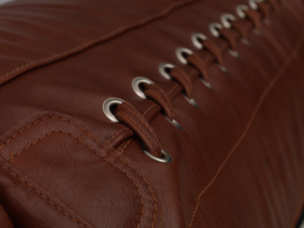https://a.1stdibscdn.com/21st-century-by-alessandro-becchi-anfibio-transformable-sofa-leather-for-sale-picture-5/f_52352/f_211011221603382155217/maxsa_0376_master.jpg