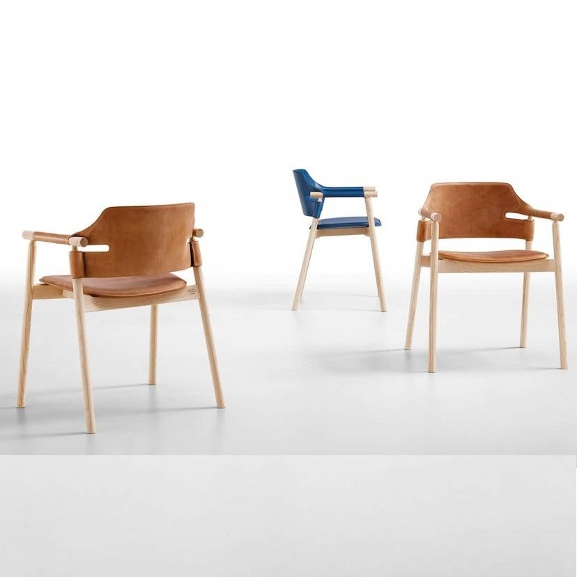 https://a.1stdibscdn.com/leather-dining-armchair-made-to-order-in-natural-oak-finish-for-sale-picture-4/f_27693/f_302959621662462584265/midj_suite_p_l_cu_9_master.jpg