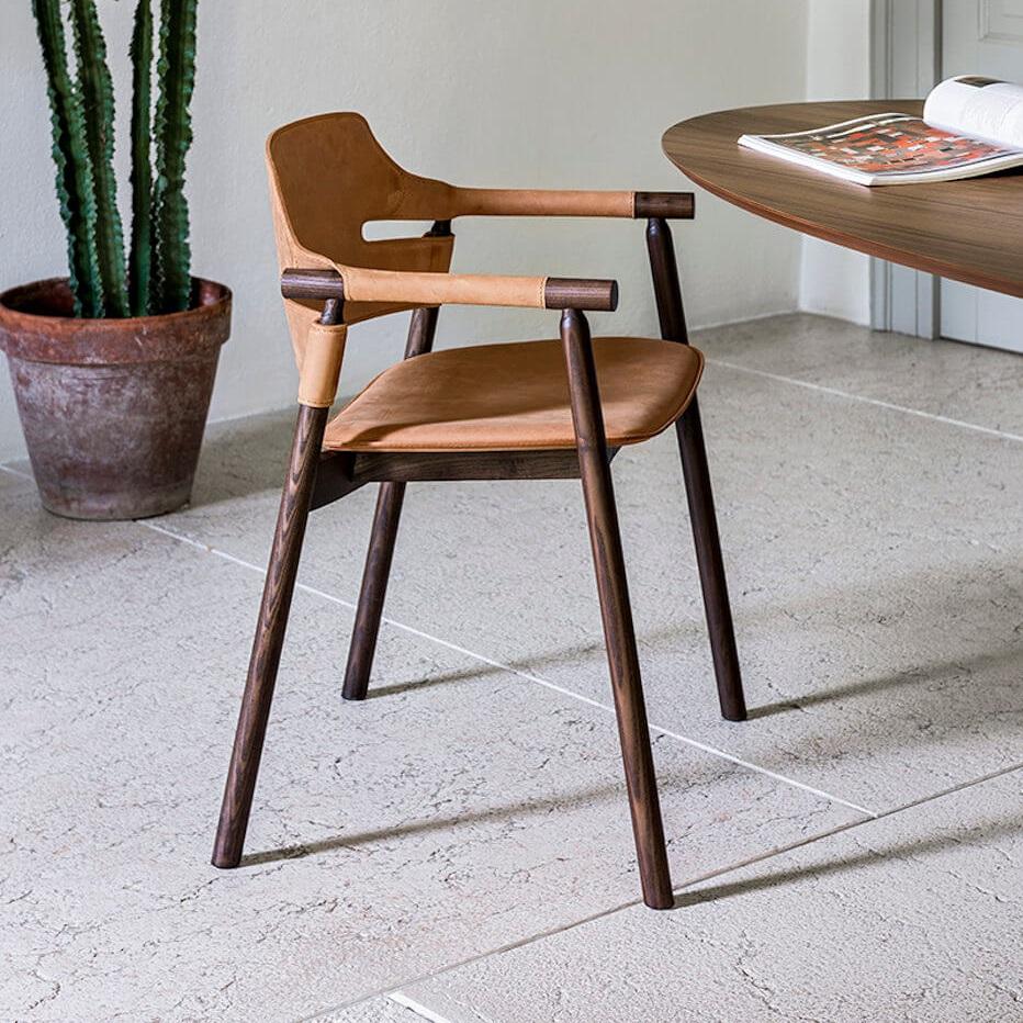 https://a.1stdibscdn.com/leather-dining-armchair-made-to-order-in-natural-oak-finish-for-sale-picture-6/f_27693/f_302959621662462600382/midj_suite_p_l_cu_master.jpg
