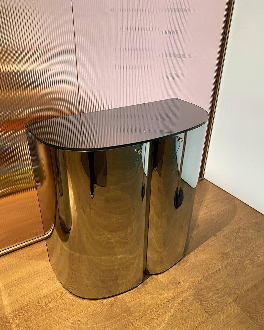 https://a.1stdibscdn.com/oltralpe-mirrored-bar-cabinet-by-inga-sempe-for-glas-italia-in-stock-for-sale-picture-8/32076752/f_403288821719406034570/milansofa_Ce0lJVhOJXP_master_master.jpg