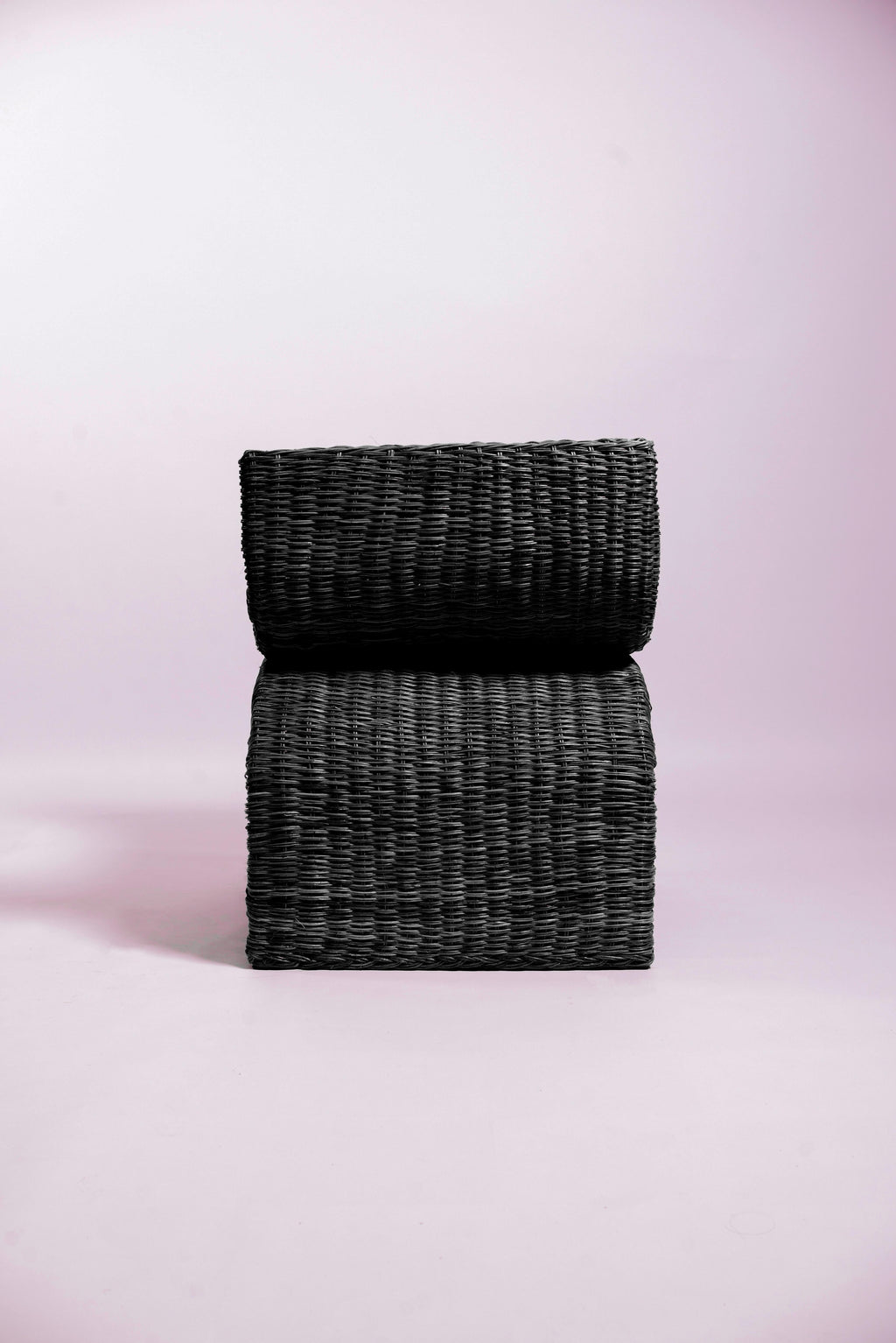 https://a.1stdibscdn.com/mimbre-chair-for-sale-picture-5/f_74392/f_412293821724781642538/mimbrenegro_master.jpg