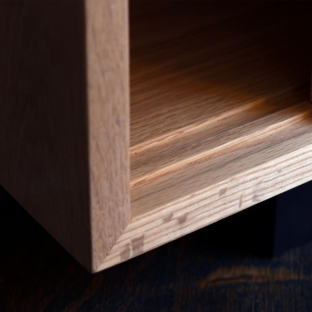 https://a.1stdibscdn.com/aquinas-red-oak-sliding-door-cabinet-for-sale-picture-5/f_48391/1567983418331/mitred_corner_master.jpg