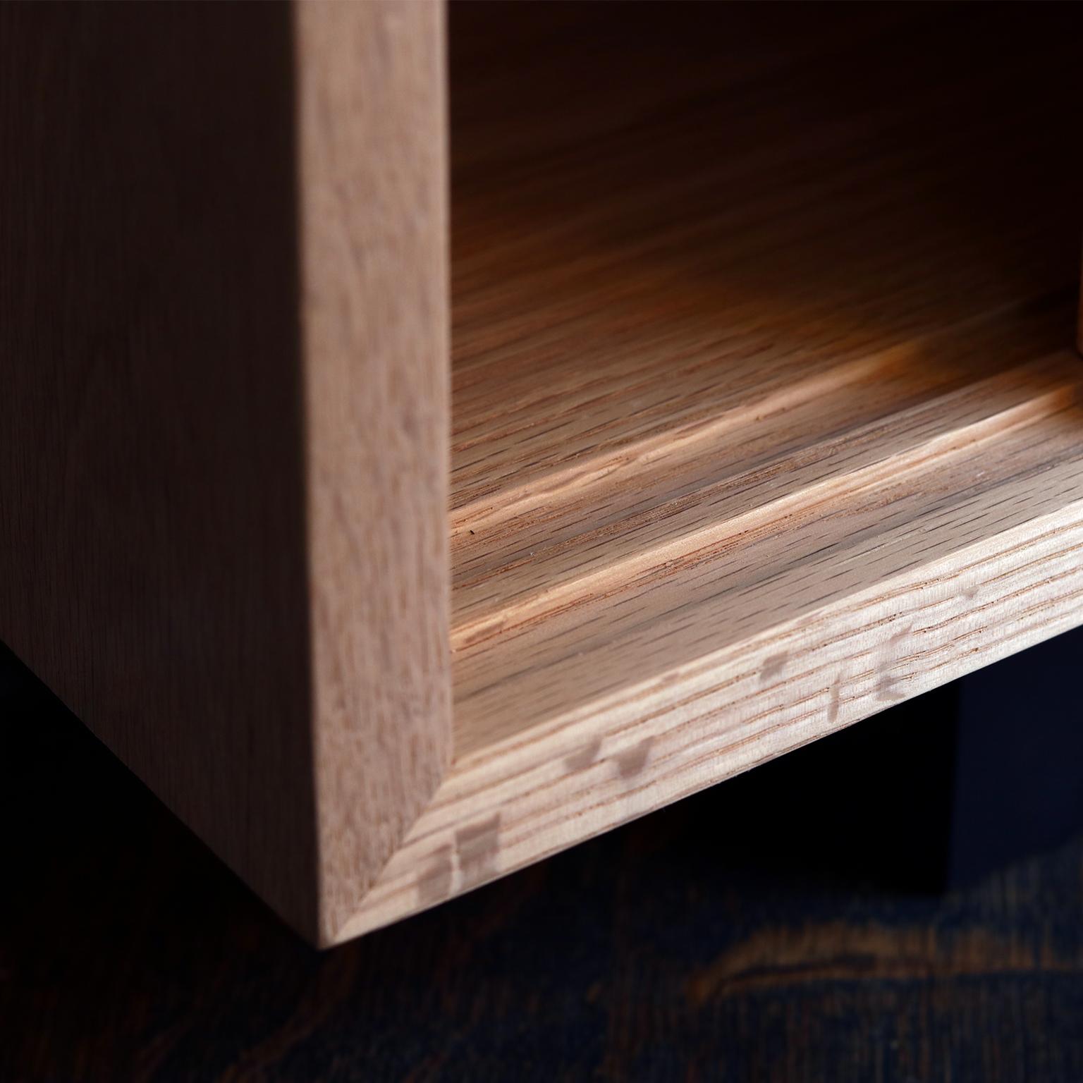 https://a.1stdibscdn.com/aquinas-red-oak-sliding-door-cabinet-for-sale-picture-5/f_48391/1567983418331/mitred_corner_master.jpg