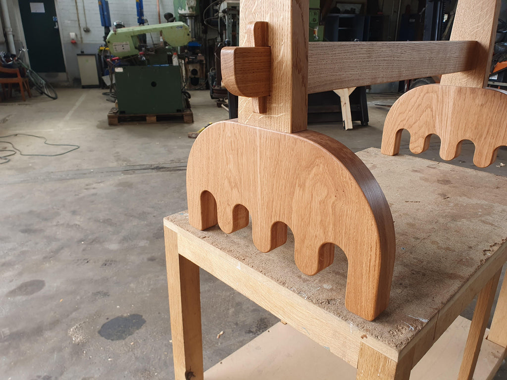 https://a.1stdibscdn.com/refectory-table-solid-oak-with-pink-formica-top-and-wiggly-feet-handmade-for-sale-picture-14/f_81202/f_346646421686222002958/mm_Table_5_master.jpg