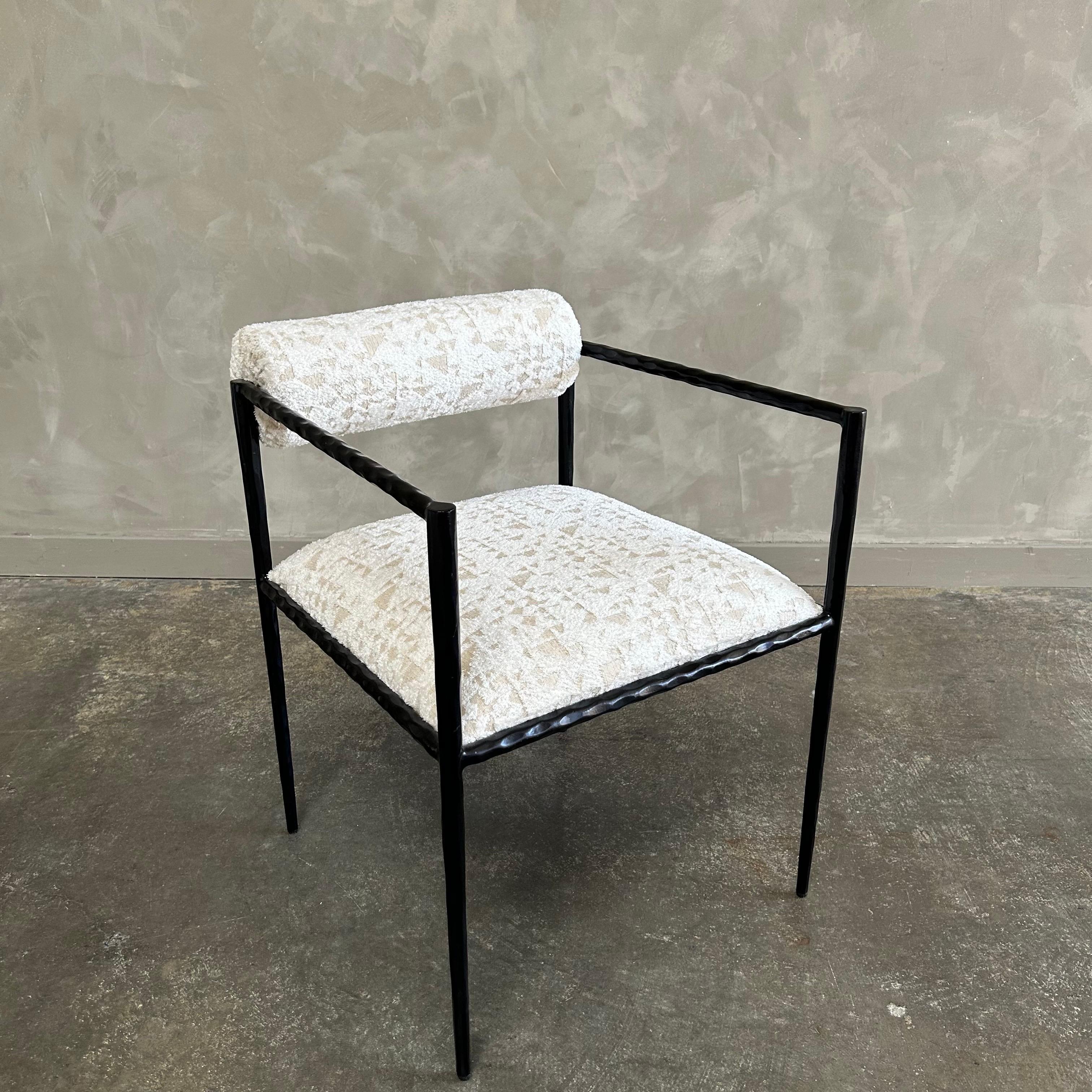 https://a.1stdibscdn.com/upholstered-metal-accent-chair-for-sale-picture-6/f_18223/1713396530768/mobilejpegupload_01E656B968D645139992C8258C6C587F_master.jpg