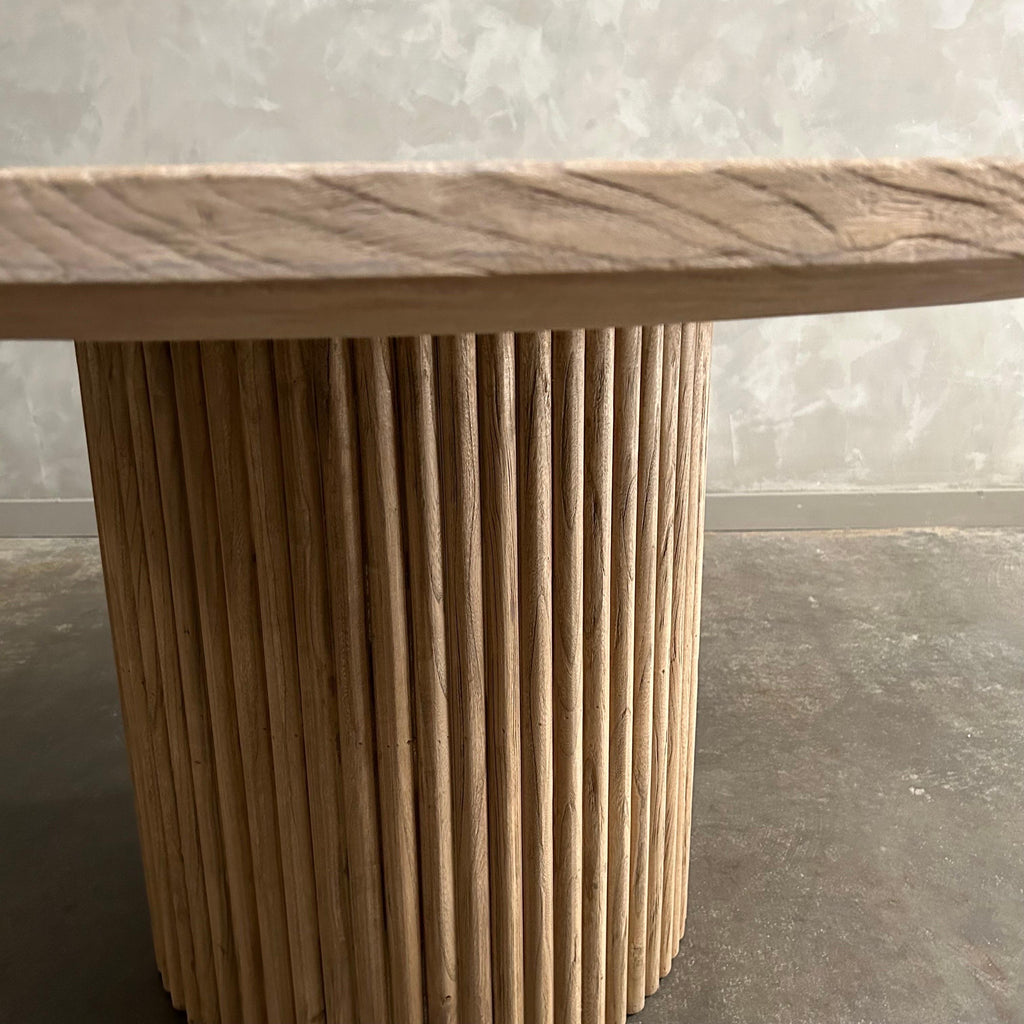 https://a.1stdibscdn.com/custom-made-fluted-base-round-dining-table-in-solid-elm-wood-for-sale-picture-3/f_18223/f_418589921728687423169/mobilejpegupload_027BC640F1A44C46A66DA0FB5A0B916E_master.jpg