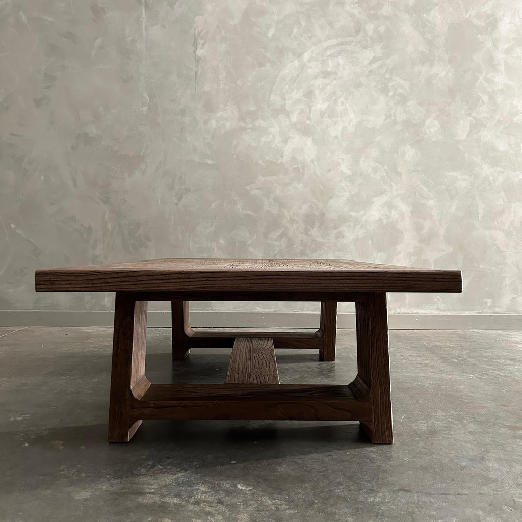 https://a.1stdibscdn.com/reclaimed-elm-wood-coffee-table-in-walnut-finish-for-sale-picture-8/f_18223/f_468886121759354746861/mobilejpegupload_03E0D33DBFC1493ABD54CCA261D0810C_master.jpg