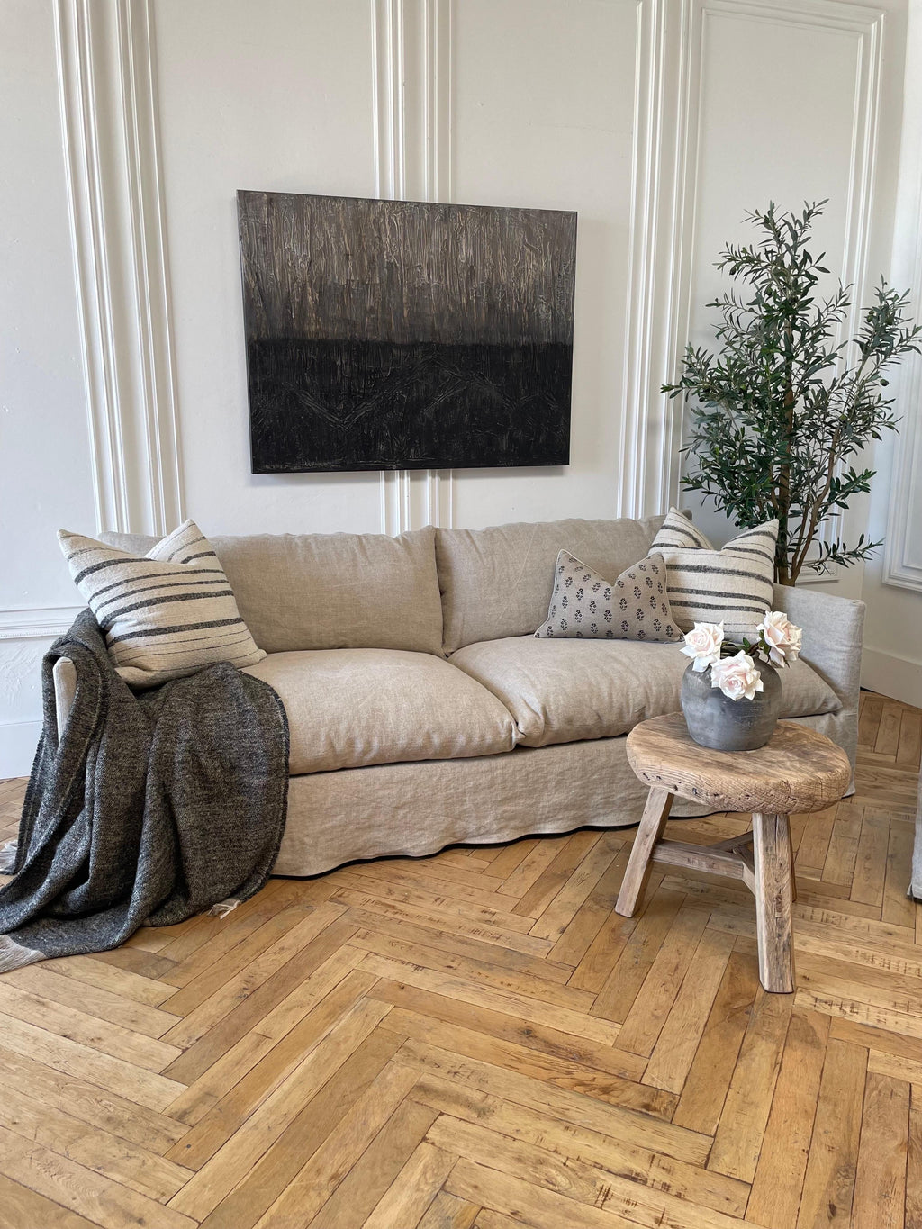 https://a.1stdibscdn.com/new-custom-stone-washed-irish-linen-slip-covered-sofa-with-down-alt-cushions-for-sale-picture-17/f_18223/1669674817936/mobilejpegupload_04921A7F7FC9435E952B242514396AD6_master.jpg