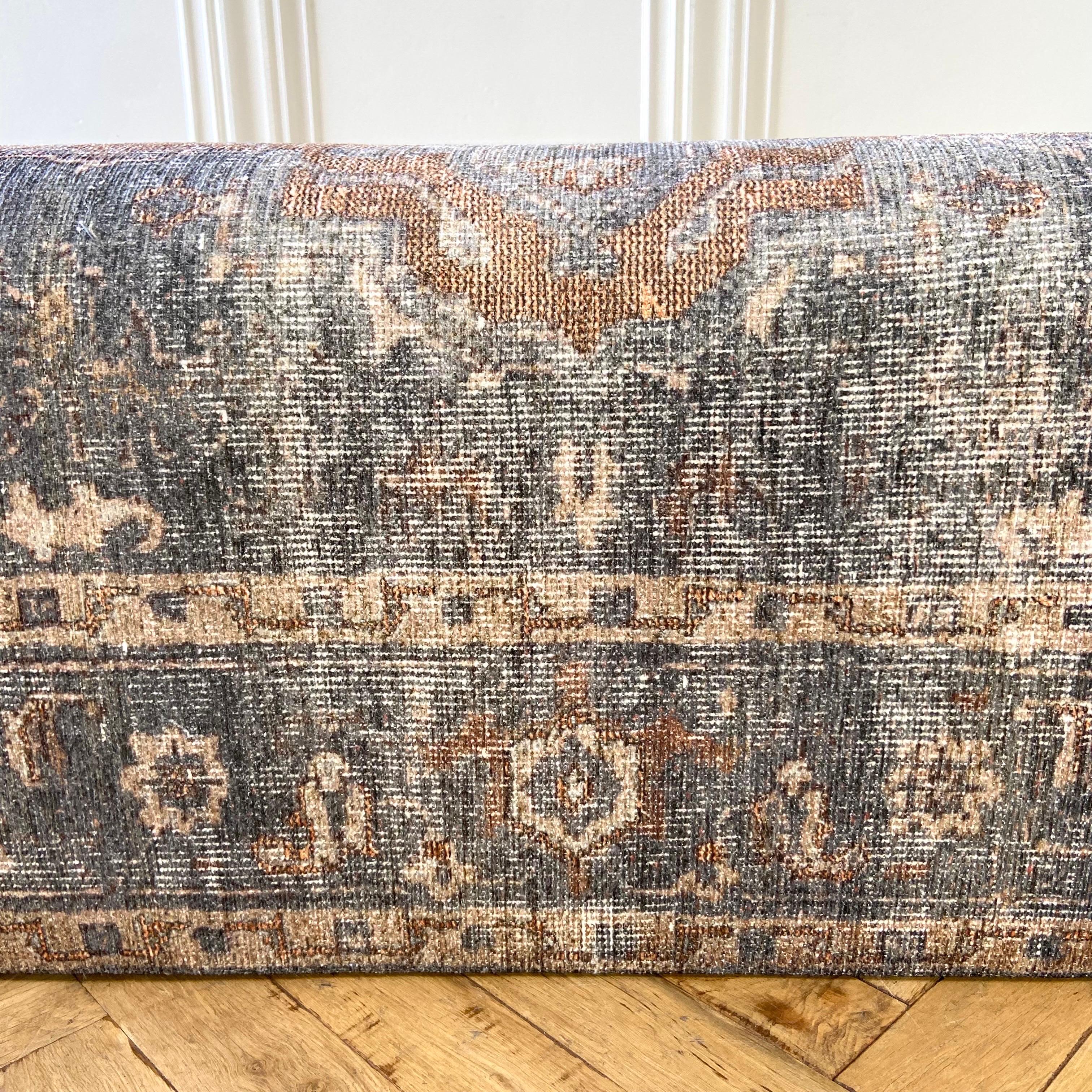 https://a.1stdibscdn.com/custom-made-cube-ottoman-in-vintage-turkish-rug-style-for-sale-picture-10/f_18223/1647470862371/mobilejpegupload_04A93D2AF2D5482785E66D5DBF8C3232_master.jpg