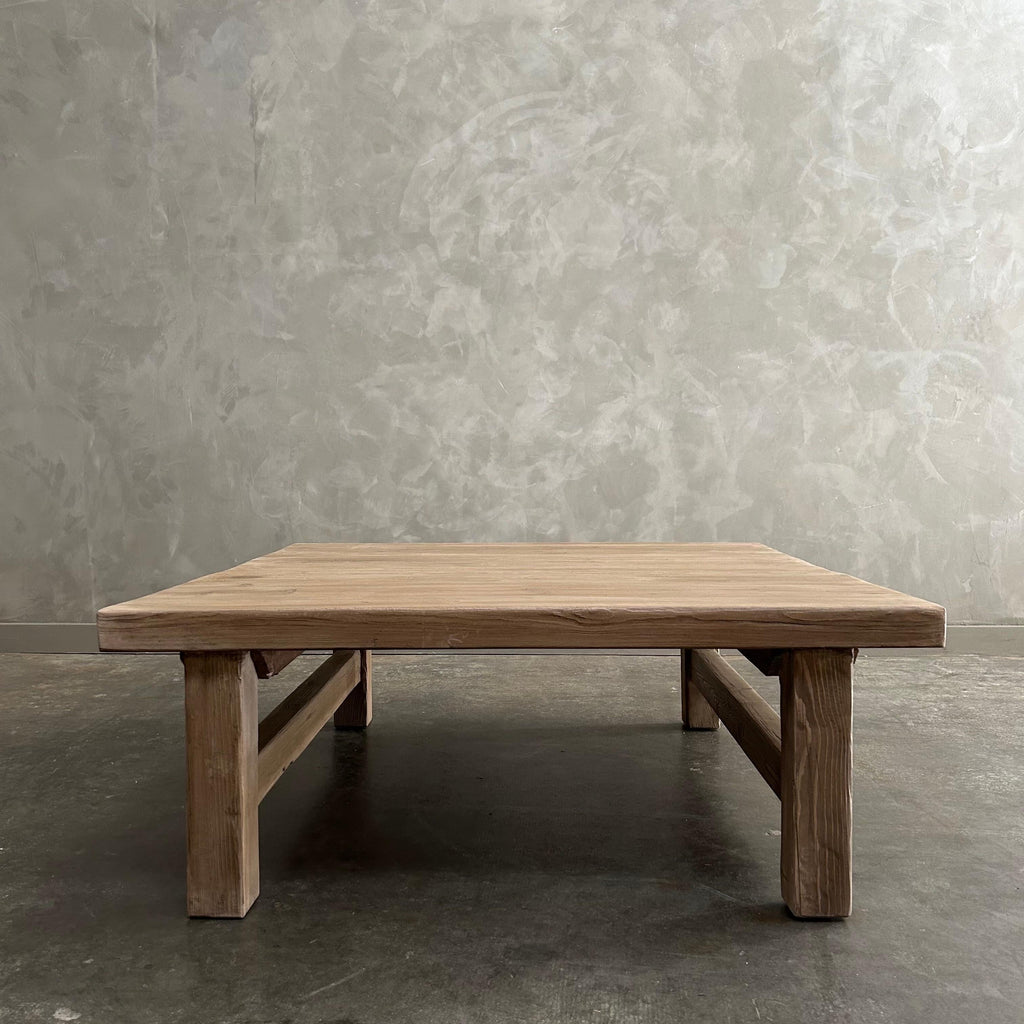 https://a.1stdibscdn.com/custom-made-reclaimed-elm-wood-square-coffee-table-for-sale-picture-4/f_18223/f_468873321759347997242/mobilejpegupload_0703F74EEFFF4BB08C2D9765C1AAF975_master.jpg