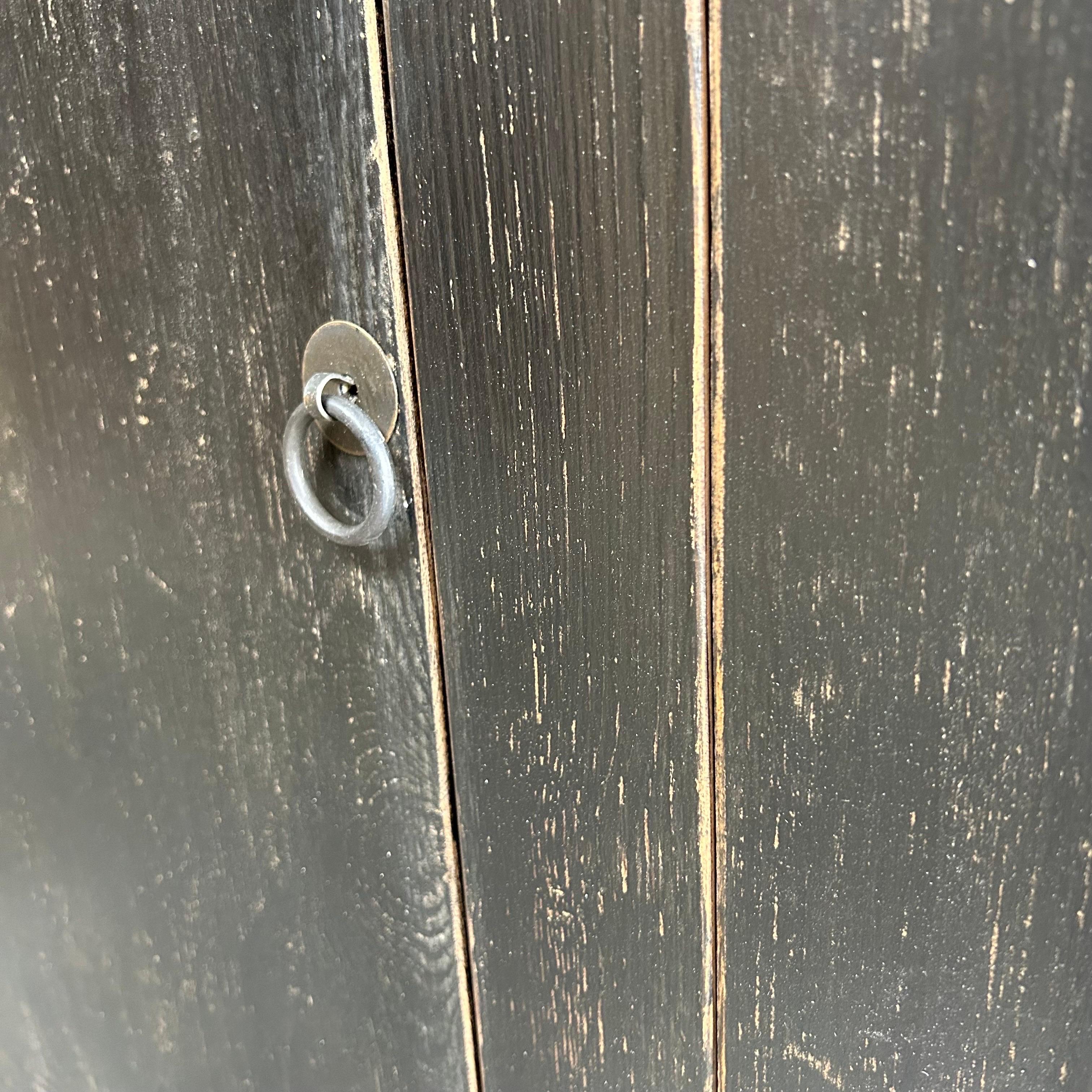 https://a.1stdibscdn.com/vintage-style-reclaimed-wood-hutch-in-distressed-black-finish-for-sale-picture-6/f_18223/f_384692221708218533415/mobilejpegupload_0B92255BA1294FDAAF0885641AE2E009_master.jpg