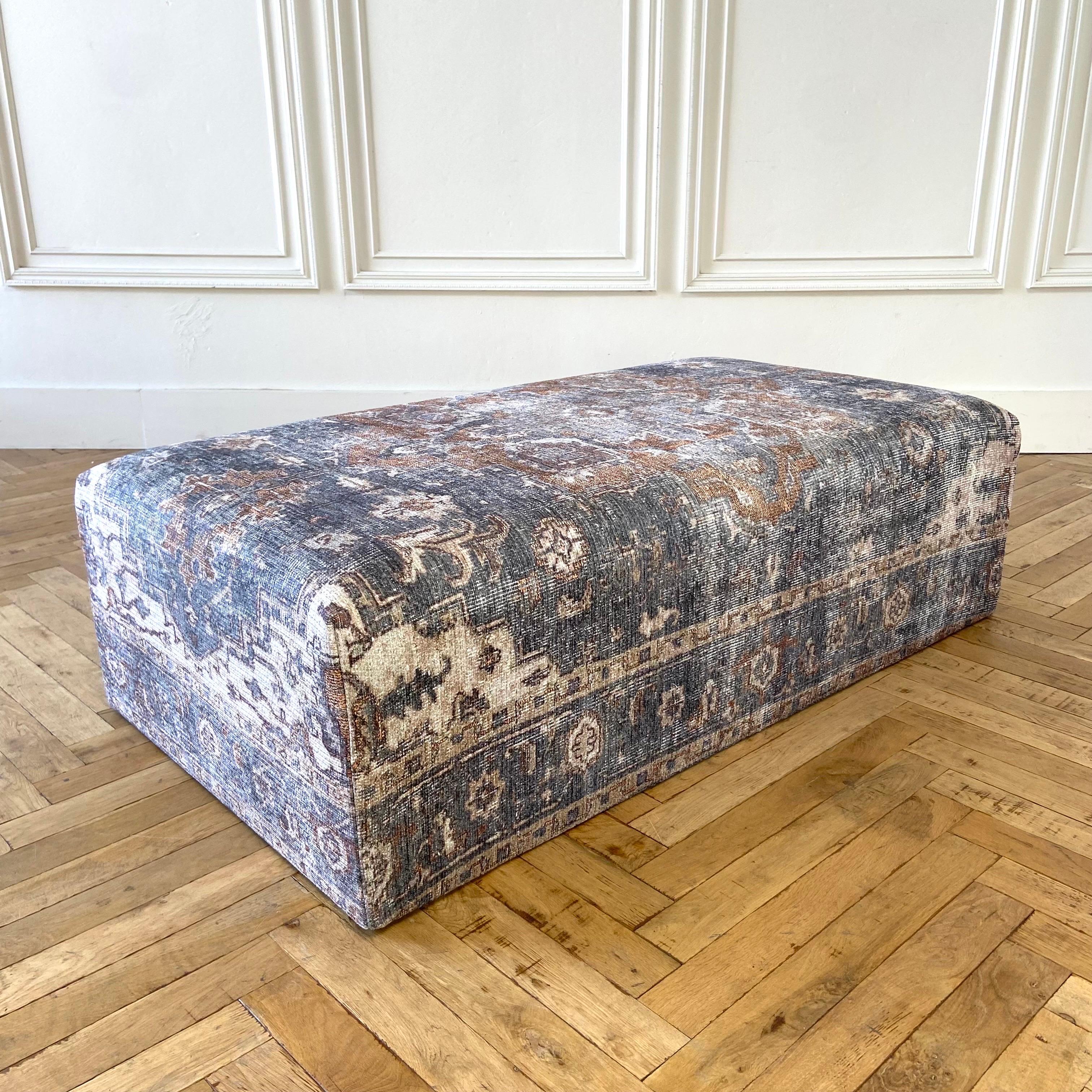 https://a.1stdibscdn.com/custom-made-cube-ottoman-in-vintage-turkish-rug-style-for-sale-picture-4/f_18223/1647470833182/mobilejpegupload_0C55645EDDCD438C9A369CAFE50BD054_master.jpg