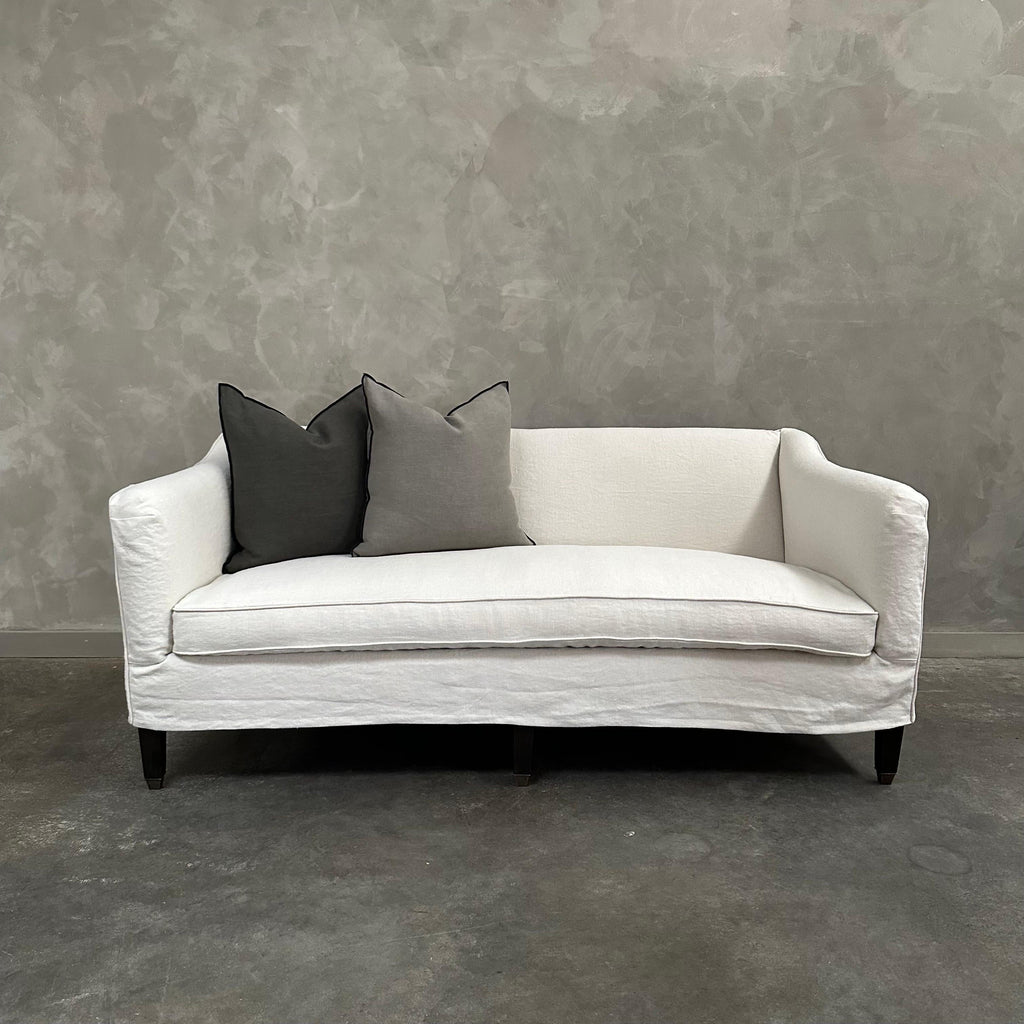 https://a.1stdibscdn.com/custom-upholstered-or-slip-covered-sofa-in-heavy-stone-washed-belgian-linen-for-sale-picture-3/f_18223/1697577846392/mobilejpegupload_0F2B080B717A4AD385631C039662E0C9_master.jpg