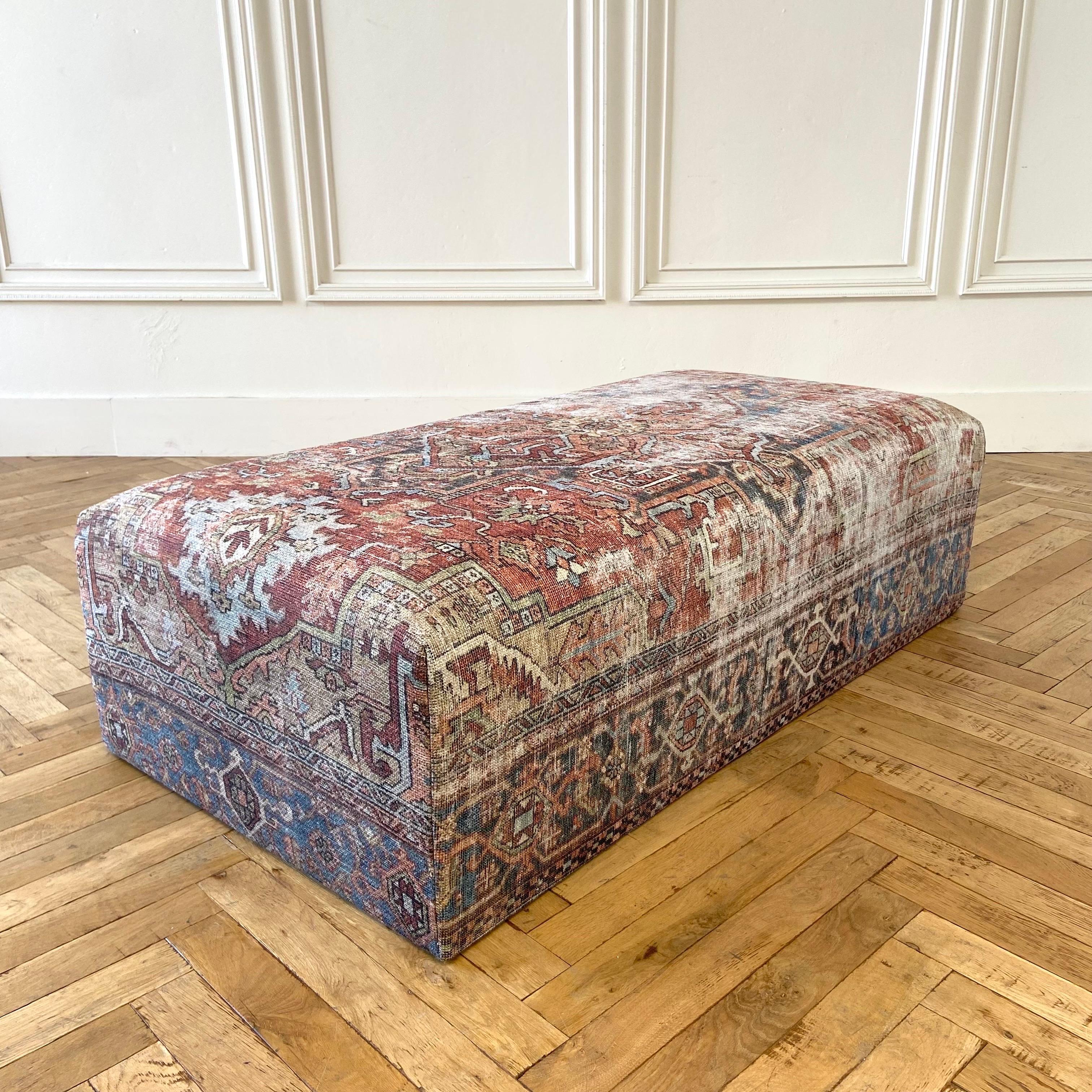 https://a.1stdibscdn.com/custom-made-cube-style-rug-cocktail-ottoman-for-sale-picture-2/f_18223/1647468579445/mobilejpegupload_12D5B96296CA42A5A9F51BBA350418AA_master.jpg