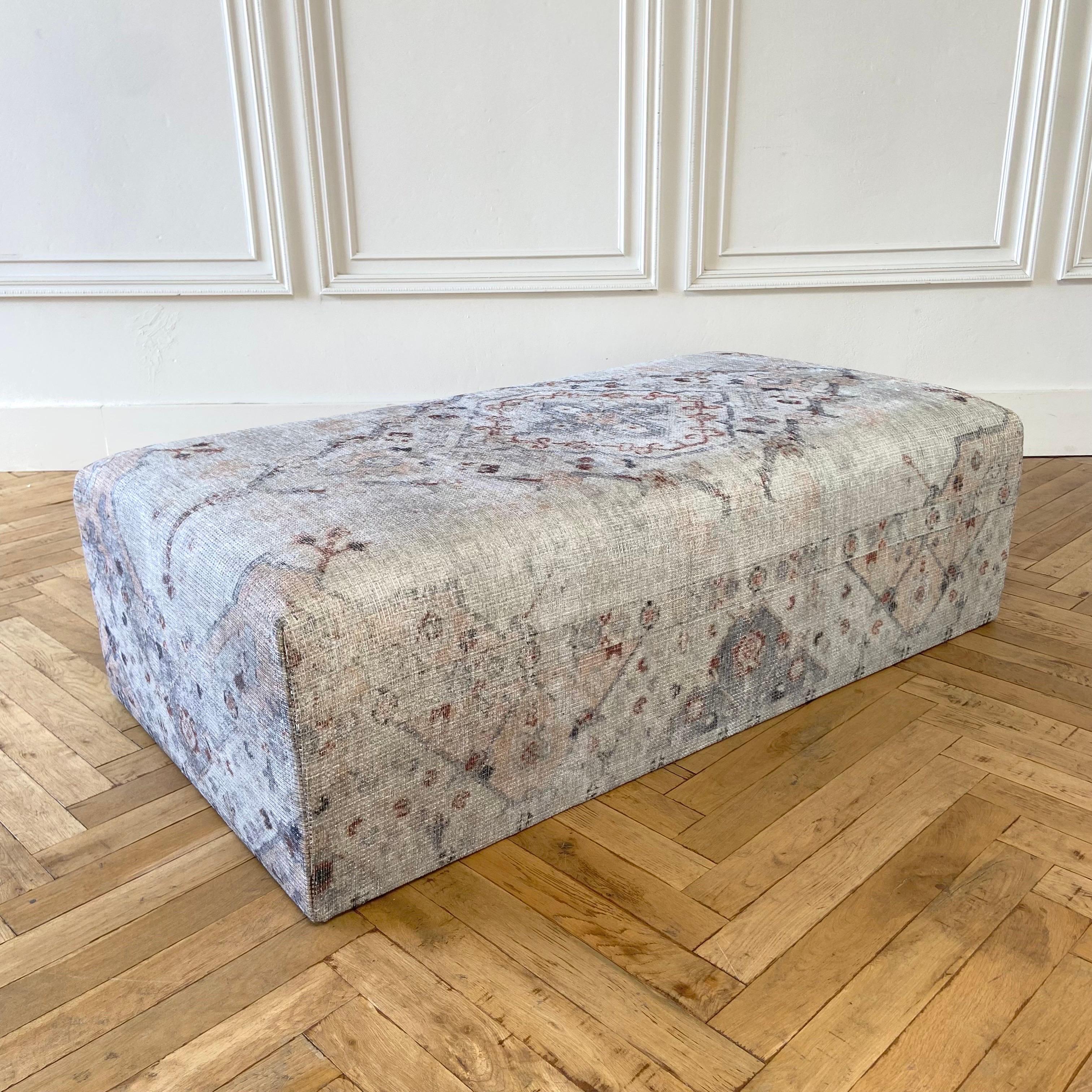 https://a.1stdibscdn.com/custom-made-rug-cube-ottoman-for-sale-picture-5/f_18223/1647545013294/mobilejpegupload_139F81CDAC56469982CC2DB32F96F82E_master.jpg