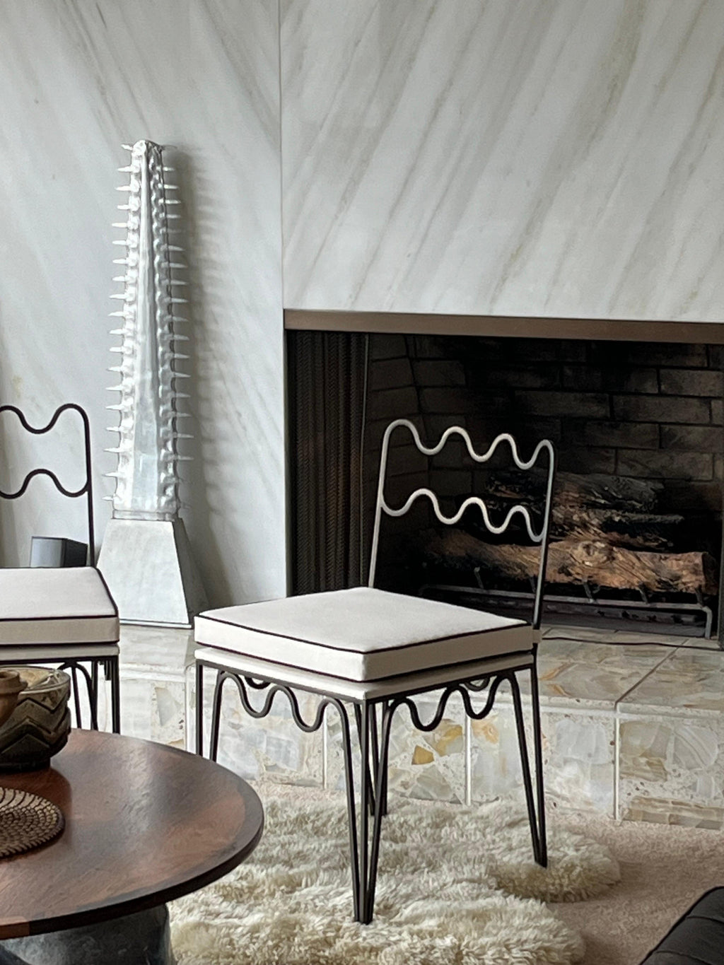 https://a.1stdibscdn.com/undulating-meandre-chair-by-design-freres-for-sale-picture-10/f_8184/f_358041521692651284009/mobilejpegupload_1683486433939_master.jpg