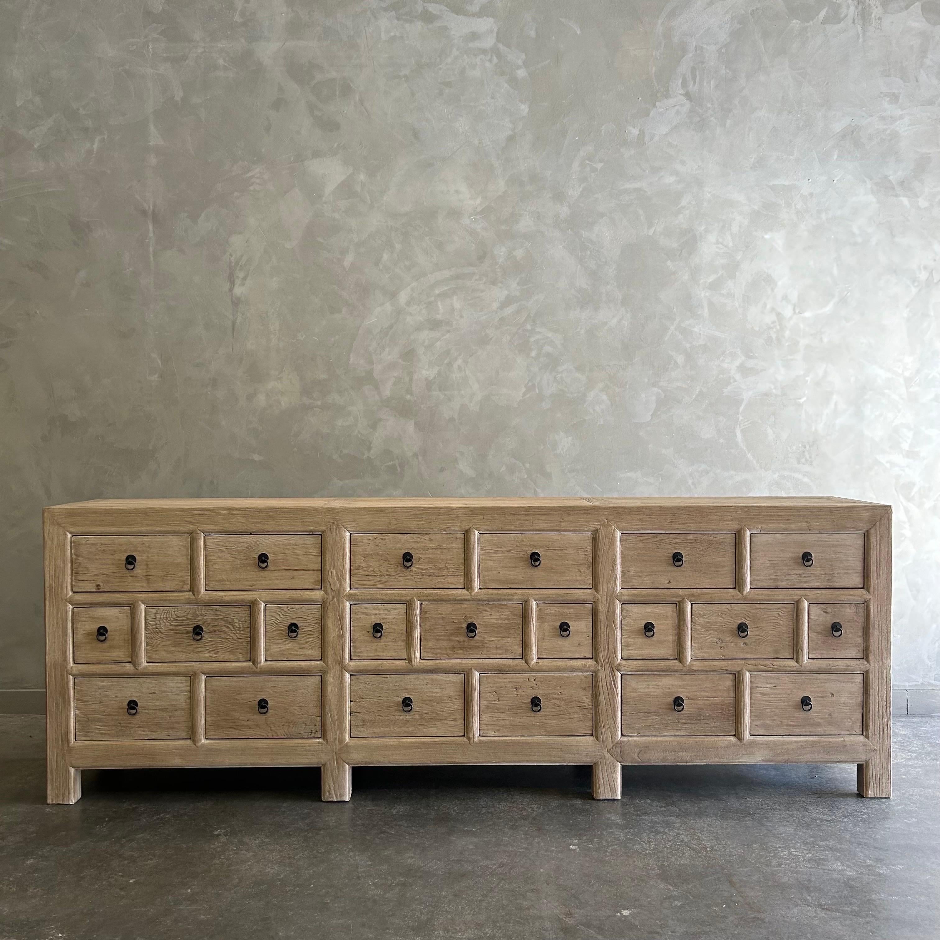 https://a.1stdibscdn.com/custom-made-elm-wood-apothecary-style-cabinet-in-natural-finish-for-sale-picture-5/f_18223/1702782058057/mobilejpegupload_19CF94AE0ACD4829B25F09D45D3ED894_master.jpg