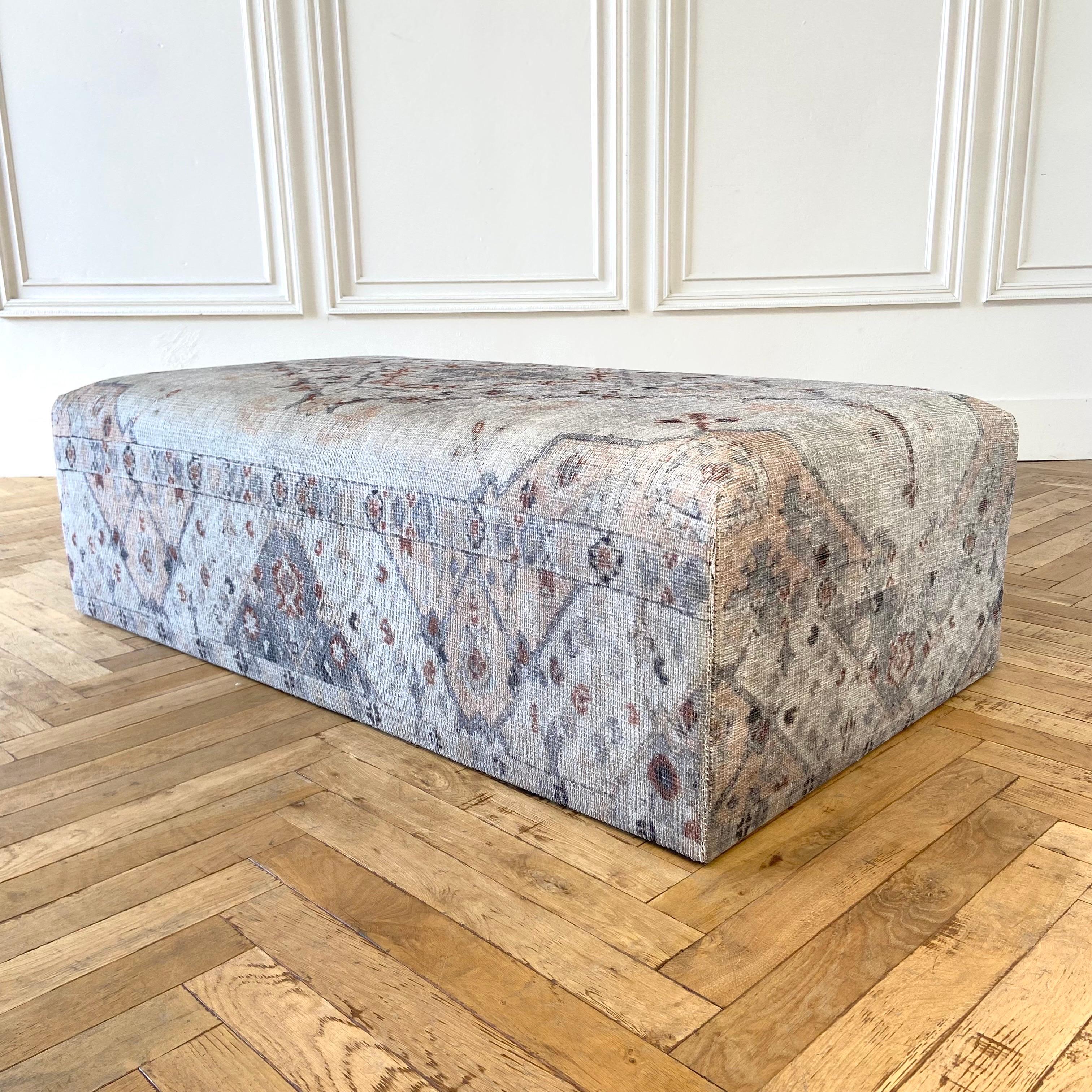 https://a.1stdibscdn.com/custom-made-rug-cube-ottoman-for-sale-picture-2/f_18223/1647544979631/mobilejpegupload_1B2655CA48E4440A9725A85208CD0B4C_master.jpg