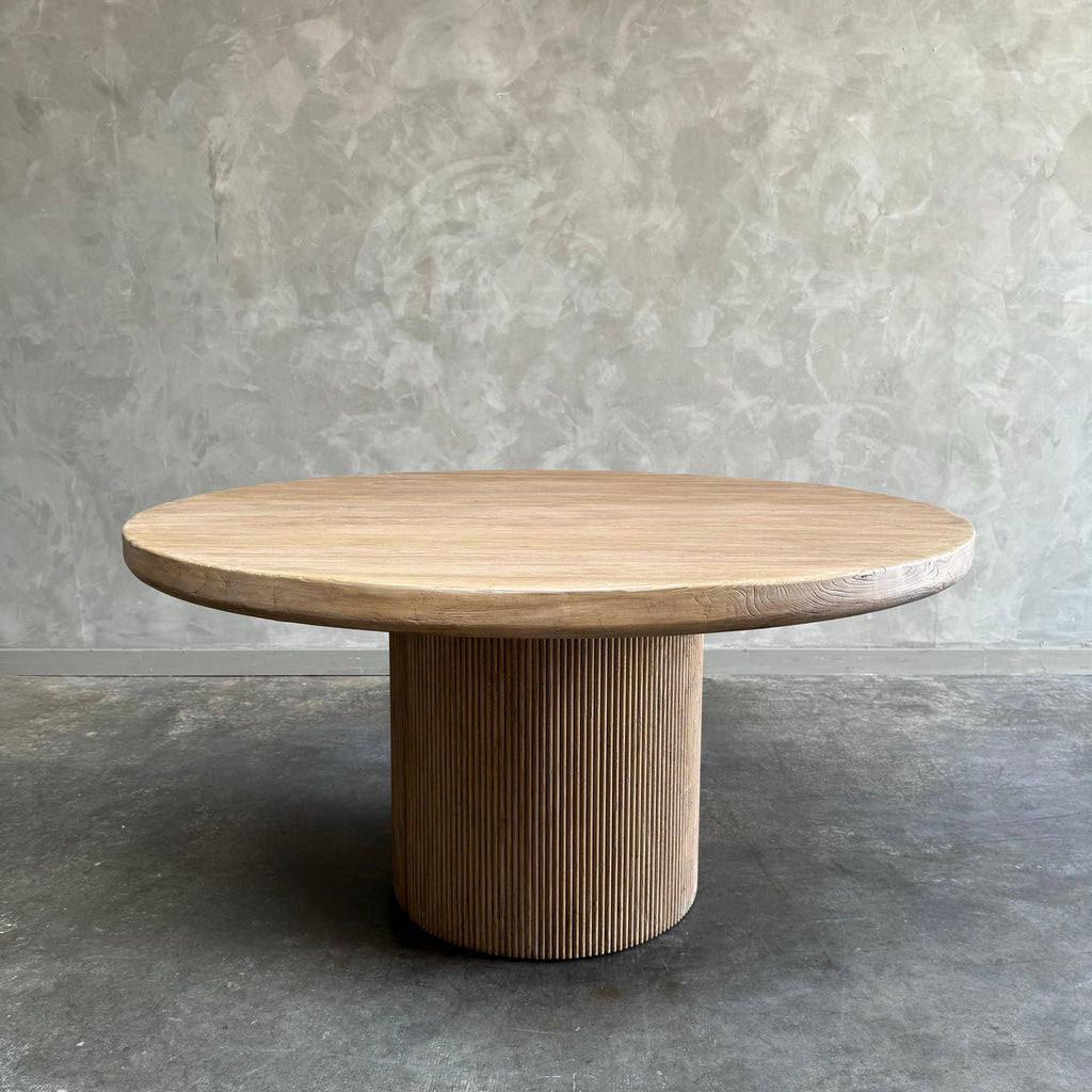 https://a.1stdibscdn.com/round-elm-wood-reeded-dining-table-60-for-sale-picture-3/f_18223/f_467269121758314253340/mobilejpegupload_1FCD8EBD50AB4D209B52B2DDB8C1FBF9_master.jpg