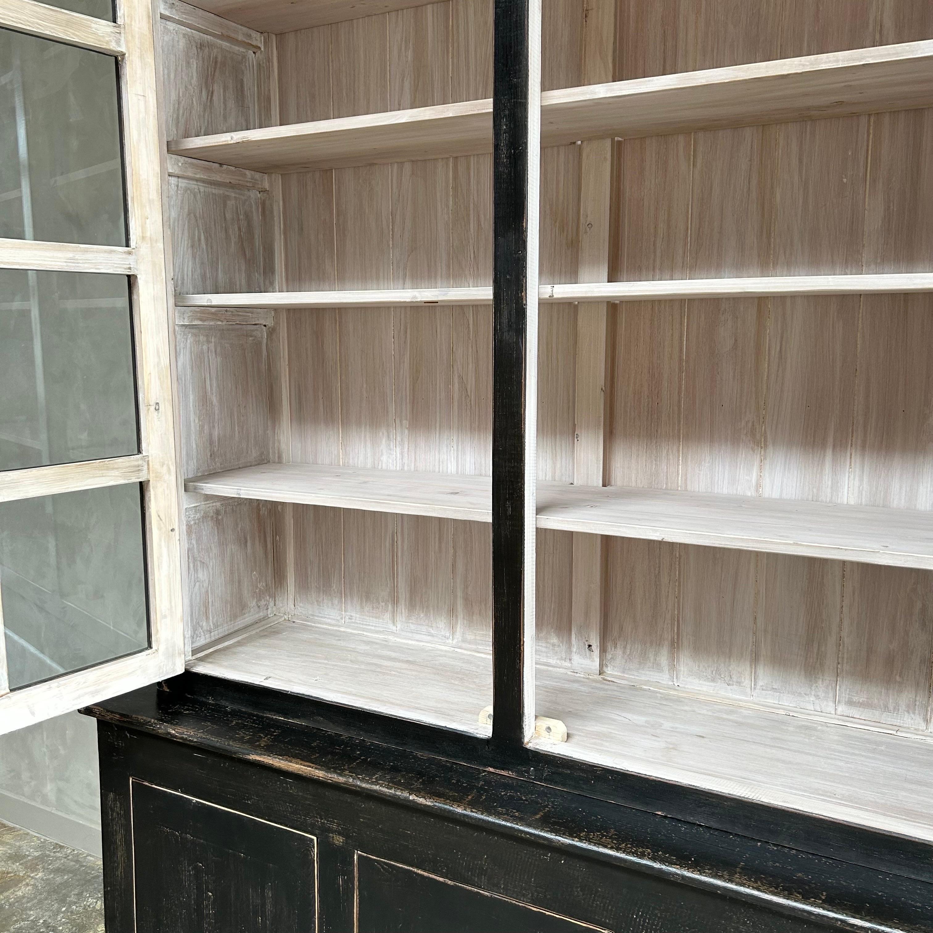 https://a.1stdibscdn.com/vintage-style-reclaimed-wood-hutch-in-distressed-black-finish-for-sale-picture-4/f_18223/f_384692221708218531860/mobilejpegupload_1FEC2C0E0AE94614A4380C07470F5CA2_master.jpg