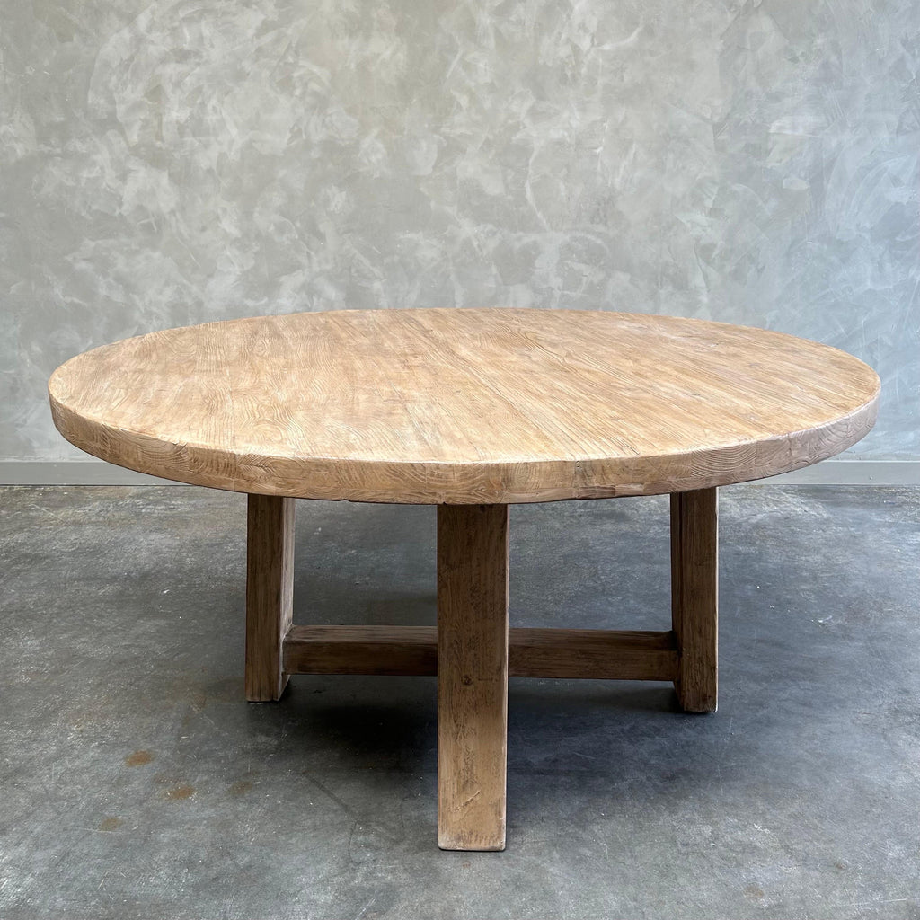 https://a.1stdibscdn.com/custom-made-reclaimed-elm-wood-round-dining-table-59-for-sale-picture-6/f_18223/1686882398929/mobilejpegupload_204954AD638B4020A0D65D580ACA3D55_master.jpg