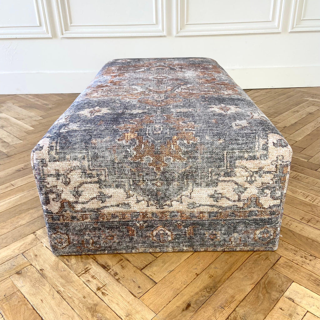 https://a.1stdibscdn.com/custom-made-cube-ottoman-in-vintage-turkish-rug-style-for-sale-picture-6/f_18223/1647470844566/mobilejpegupload_25DA8BAF4033480ABD870A80C614E35D_master.jpg
