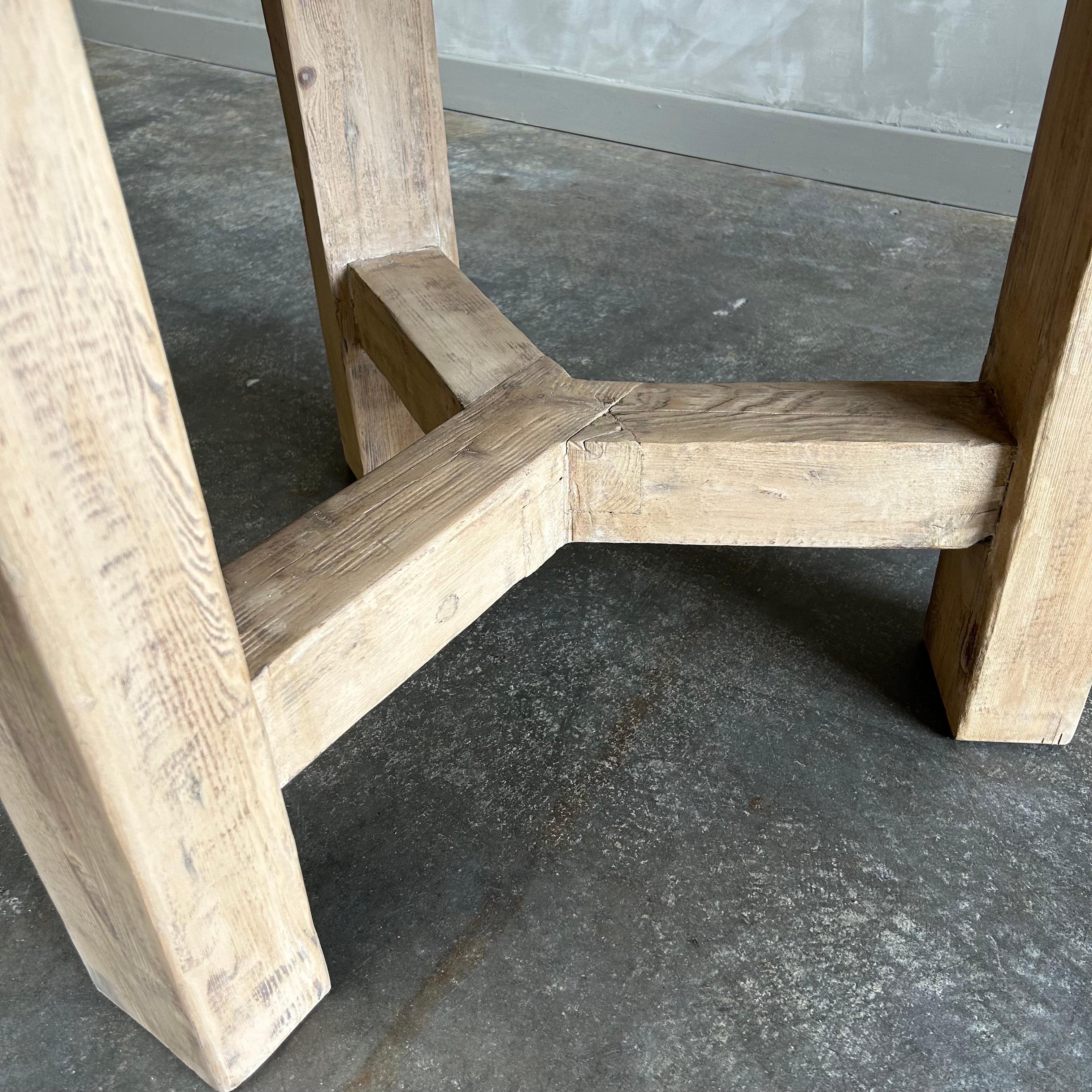 https://a.1stdibscdn.com/custom-made-42-round-elm-wood-dining-table-for-sale-picture-7/f_18223/f_469020021759434832430/mobilejpegupload_292BDA4D912A4905B5AEE0416A849EDD_master.jpg