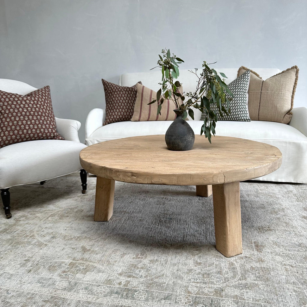 https://a.1stdibscdn.com/custom-round-luna-reclaimed-wood-coffee-table-for-sale-picture-8/f_18223/f_429880221735855354939/mobilejpegupload_2C557E50469B41249F6971AF4F136663_master.jpg