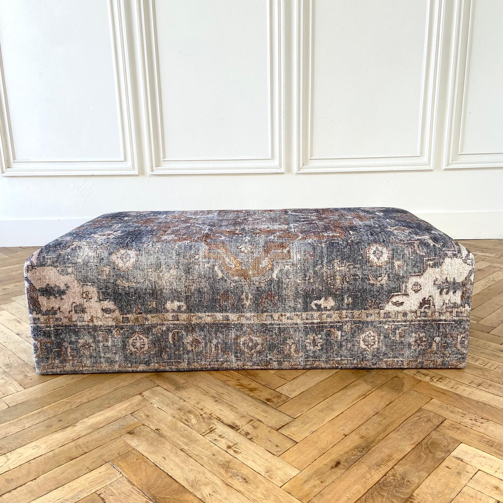 https://a.1stdibscdn.com/custom-made-cube-ottoman-in-vintage-turkish-rug-style-for-sale-picture-11/f_18223/1647470864353/mobilejpegupload_2D895E0BA32A40FC98380AB6088E7DCF_master.jpg