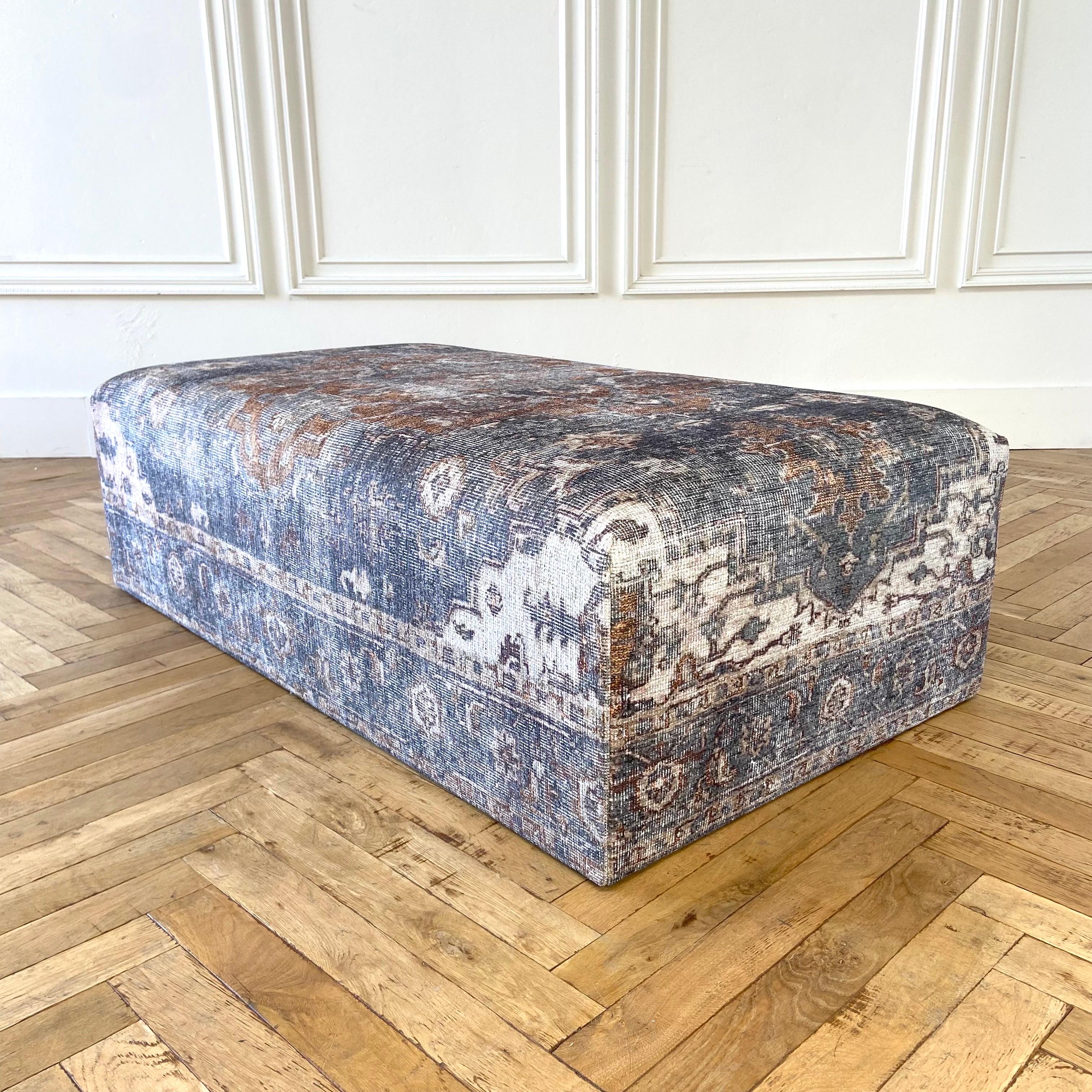 https://a.1stdibscdn.com/custom-made-cube-ottoman-in-vintage-turkish-rug-style-for-sale-picture-2/f_18223/1647470829318/mobilejpegupload_3658B4DE9CAC42BC961BB7E6C3052DA2_master.jpg
