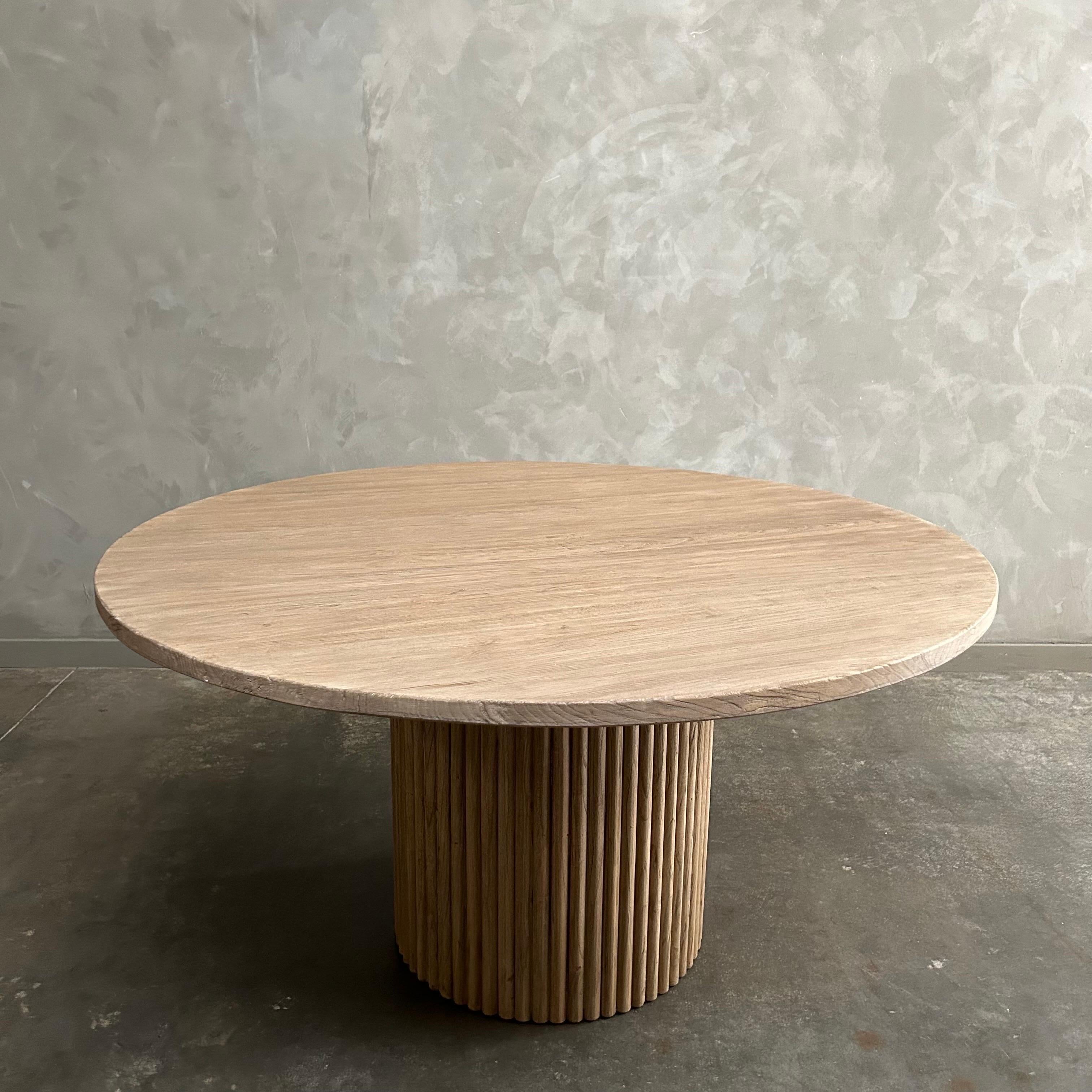 https://a.1stdibscdn.com/custom-made-fluted-base-round-dining-table-in-solid-elm-wood-for-sale-picture-2/f_18223/f_418589921728687422483/mobilejpegupload_395CAED294E048B8812BFE75497165A9_master.jpg