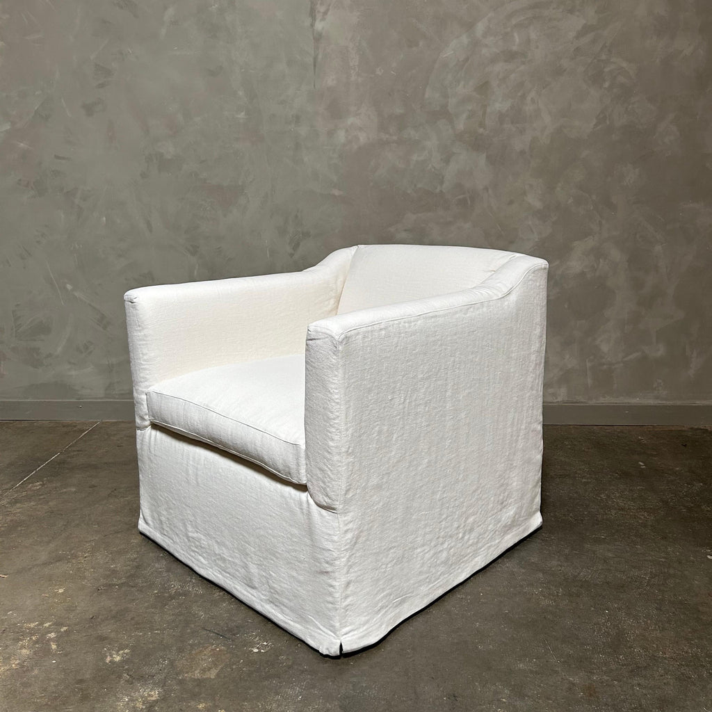 https://a.1stdibscdn.com/slip-cover-swivel-chair-upholstered-in-white-belgian-linen-for-sale-picture-4/f_18223/1711719912776/mobilejpegupload_3A69BCBA4215417883AA0C36868BB12C_master.jpg