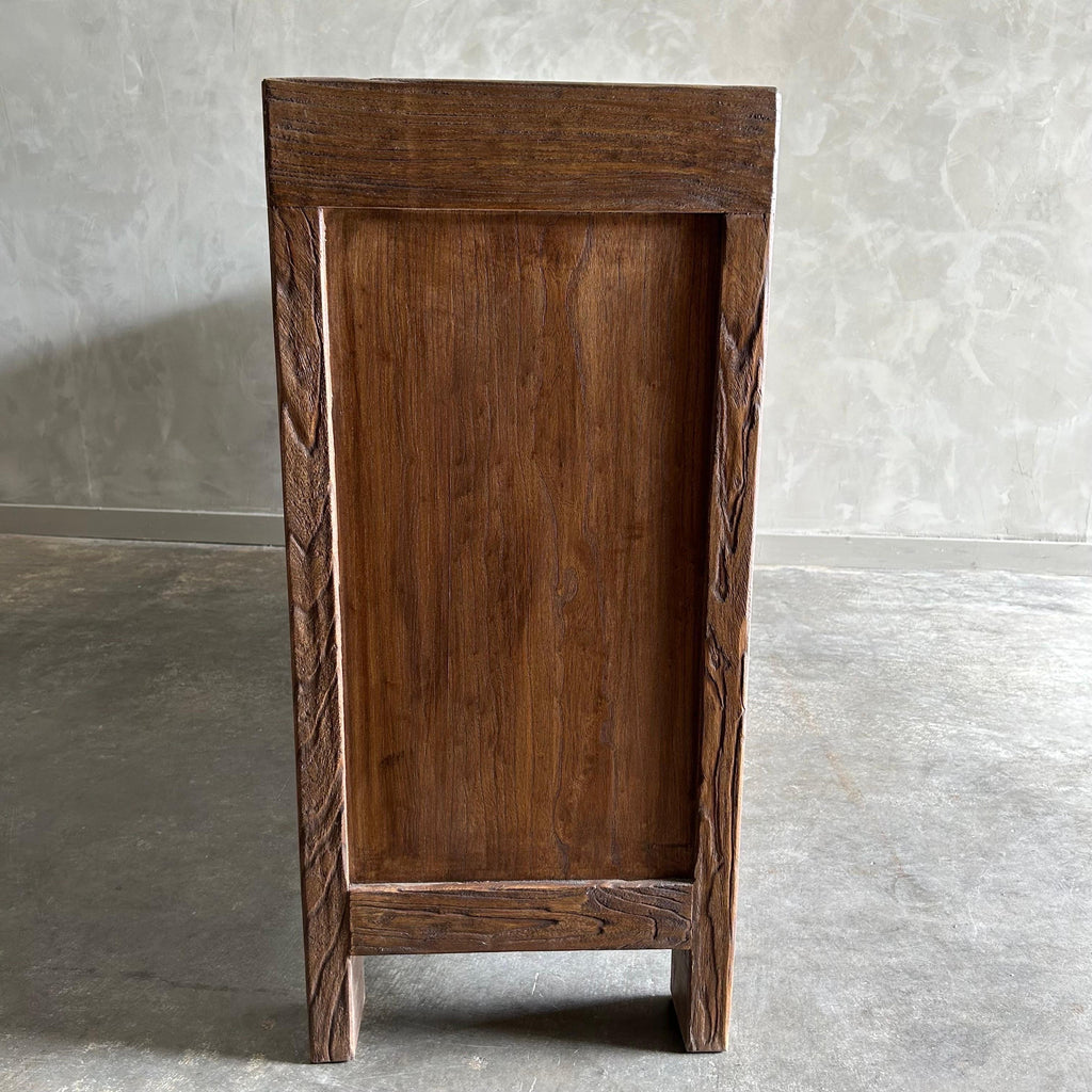 https://a.1stdibscdn.com/reclaimed-elm-wood-4-door-cabinet-or-sideboard-in-dark-finish-for-sale-picture-5/f_18223/f_416397321727294590670/mobilejpegupload_3AEC9134278F4269818594AF2B03EC2E_master.jpg